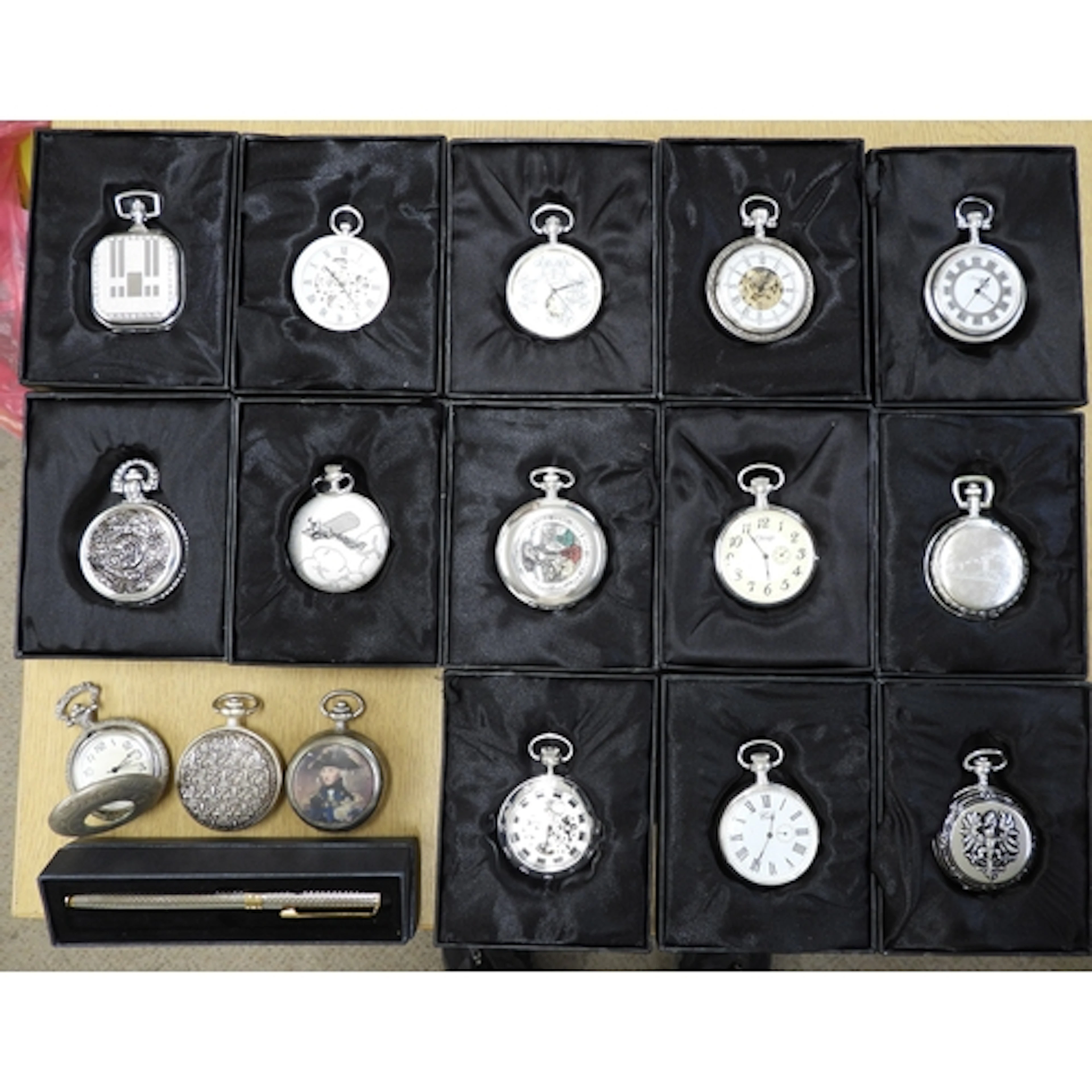 A collection of modern 'The Heritage Collection' silver plat...