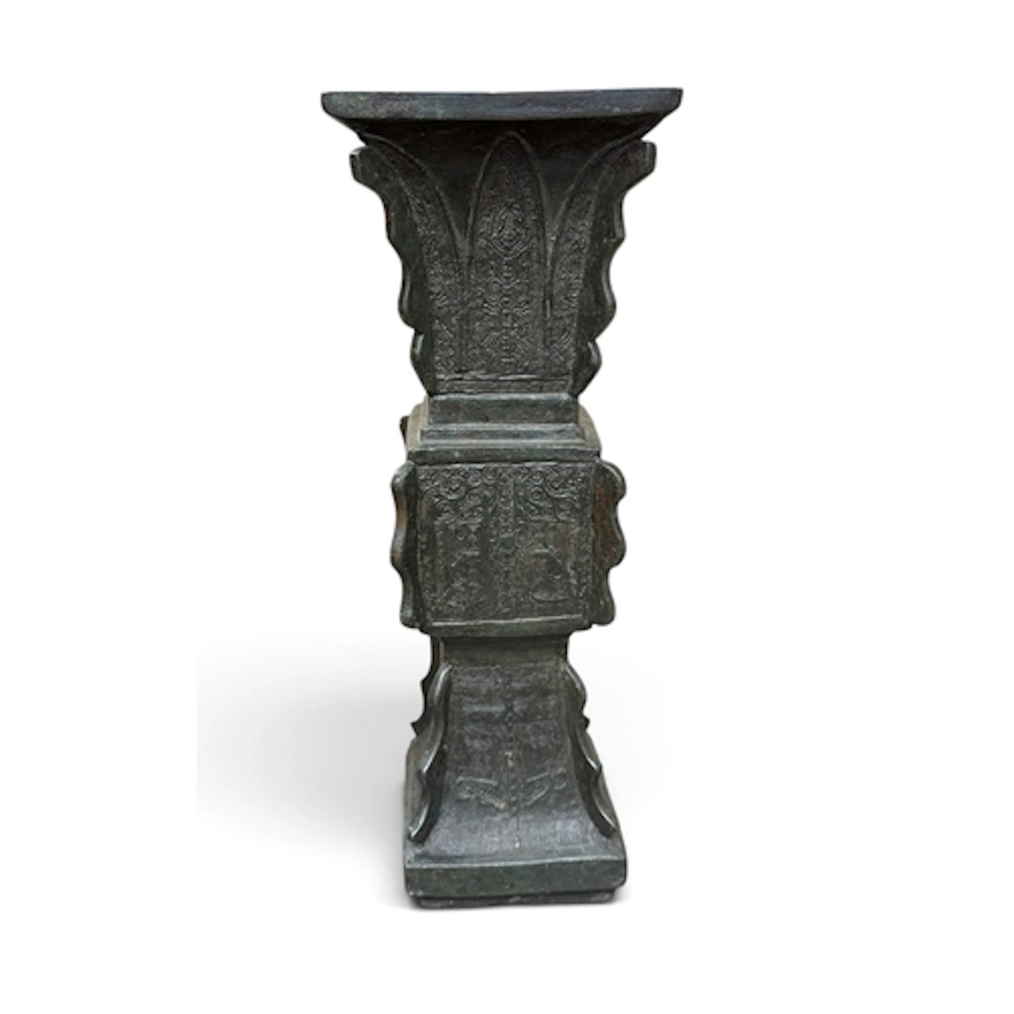 A LARGE CHINESE MING DYNASTY ARCHAISTIC BRONZE 'GU' VASE 38....