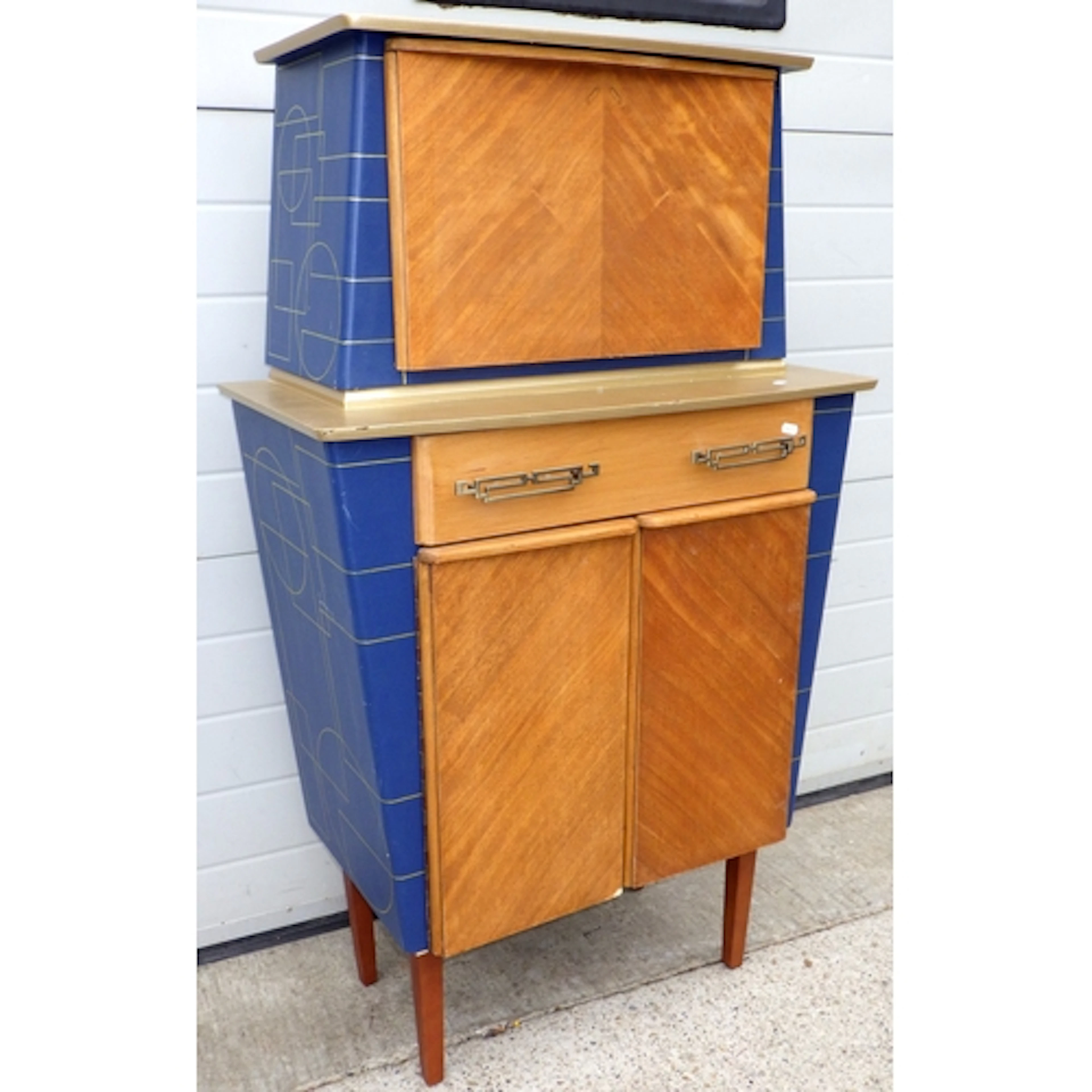 A 1950's / 60's drinks cabinet, 76cm wide