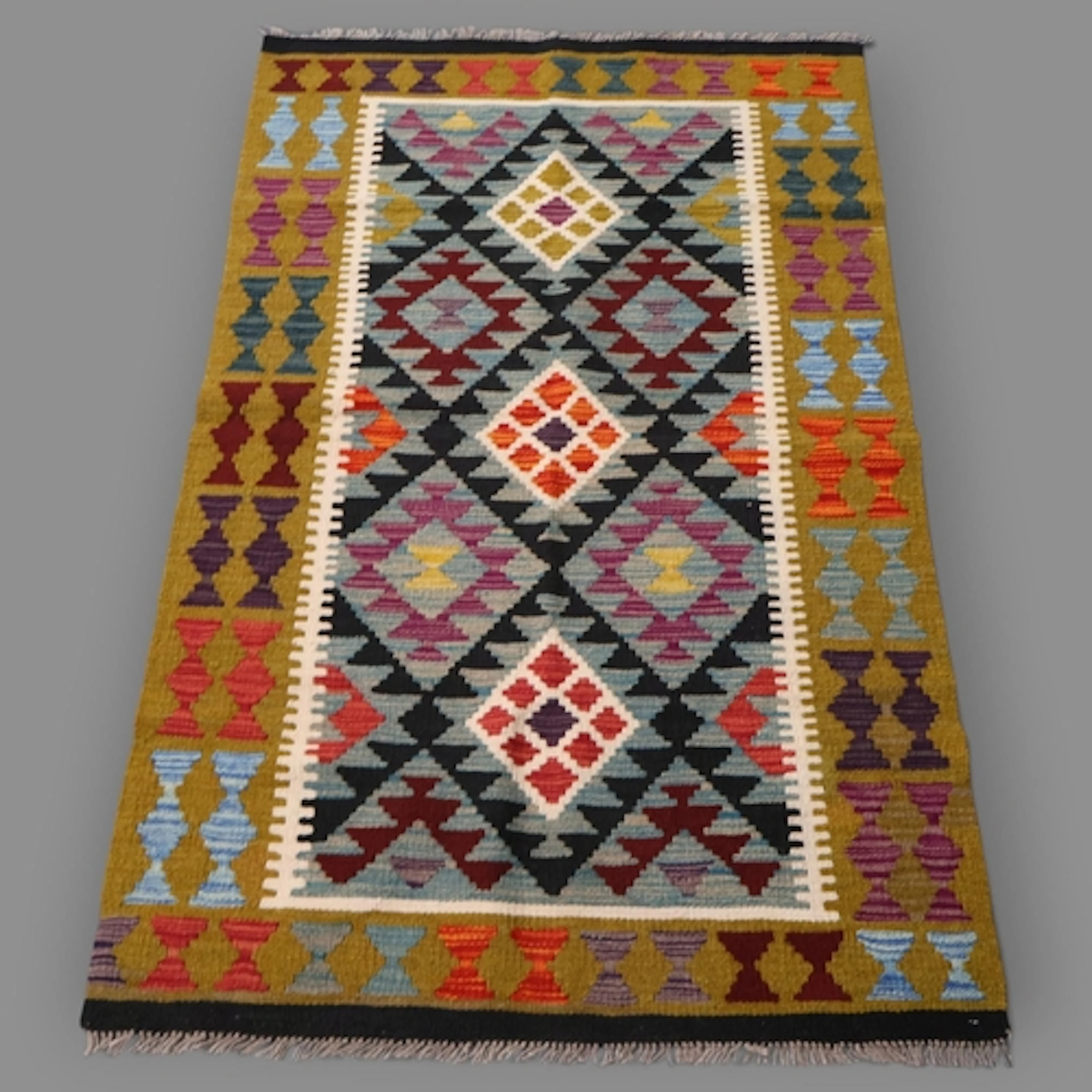 A Maimana Kilim rug. L151cm, W98cm.