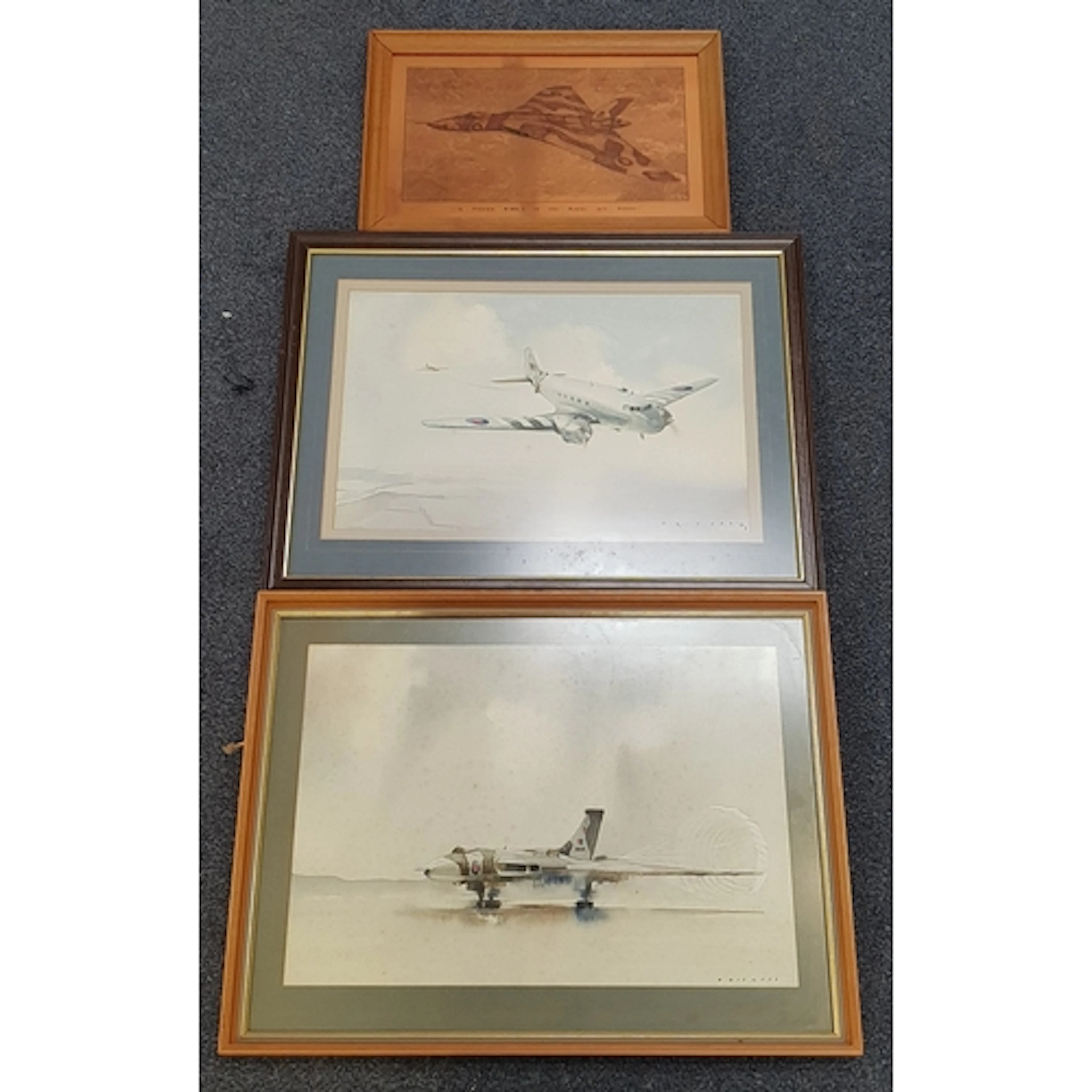 SELECTION OF VINTAGE BRITISH MILITARY AIRCRAFT PICTURES com...