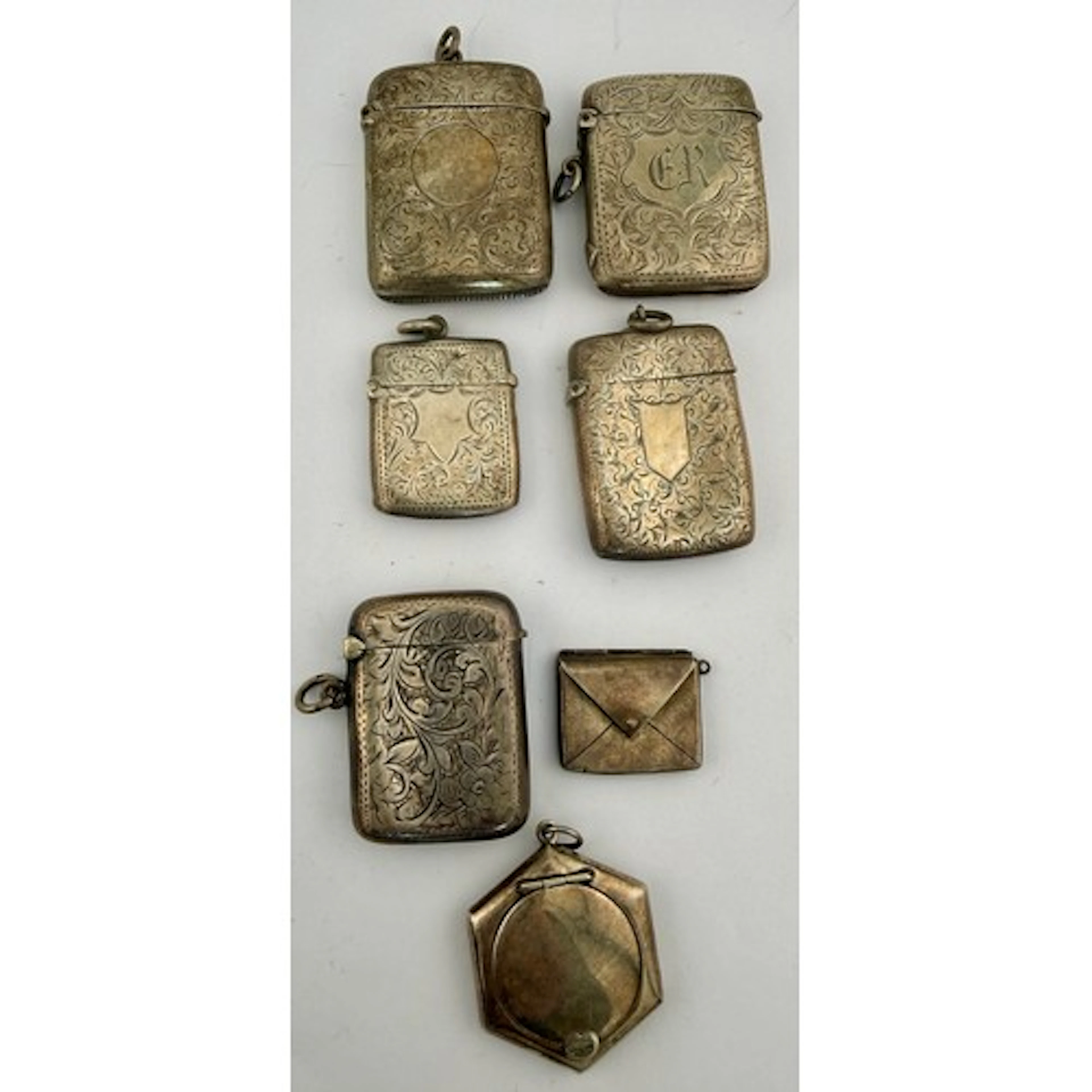 Hallmarked silver to include 5 vesta cases, a compact and an...