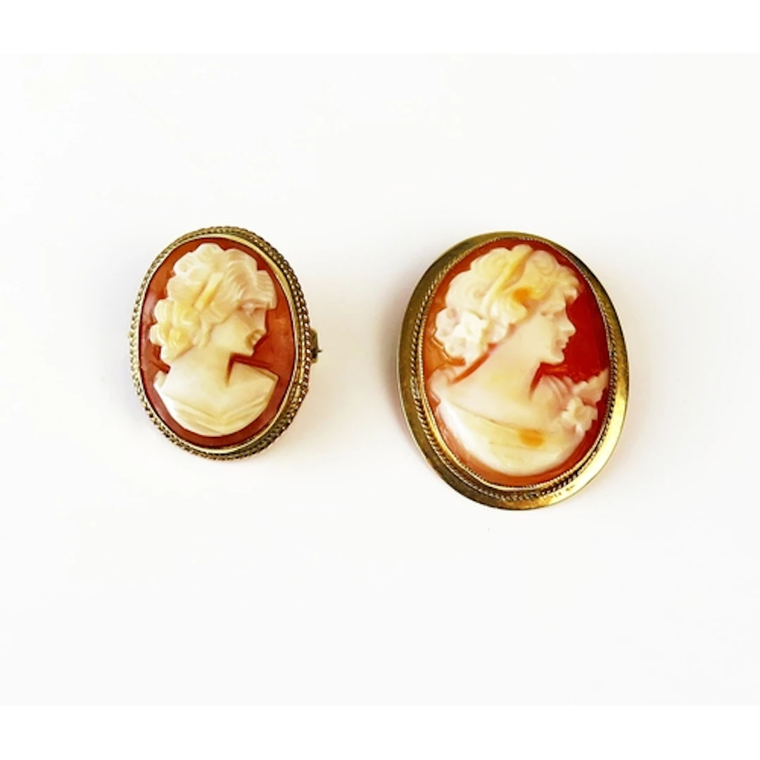 Two 9ct gold mounted shell cameo brooches, the largest 28.5 ...
