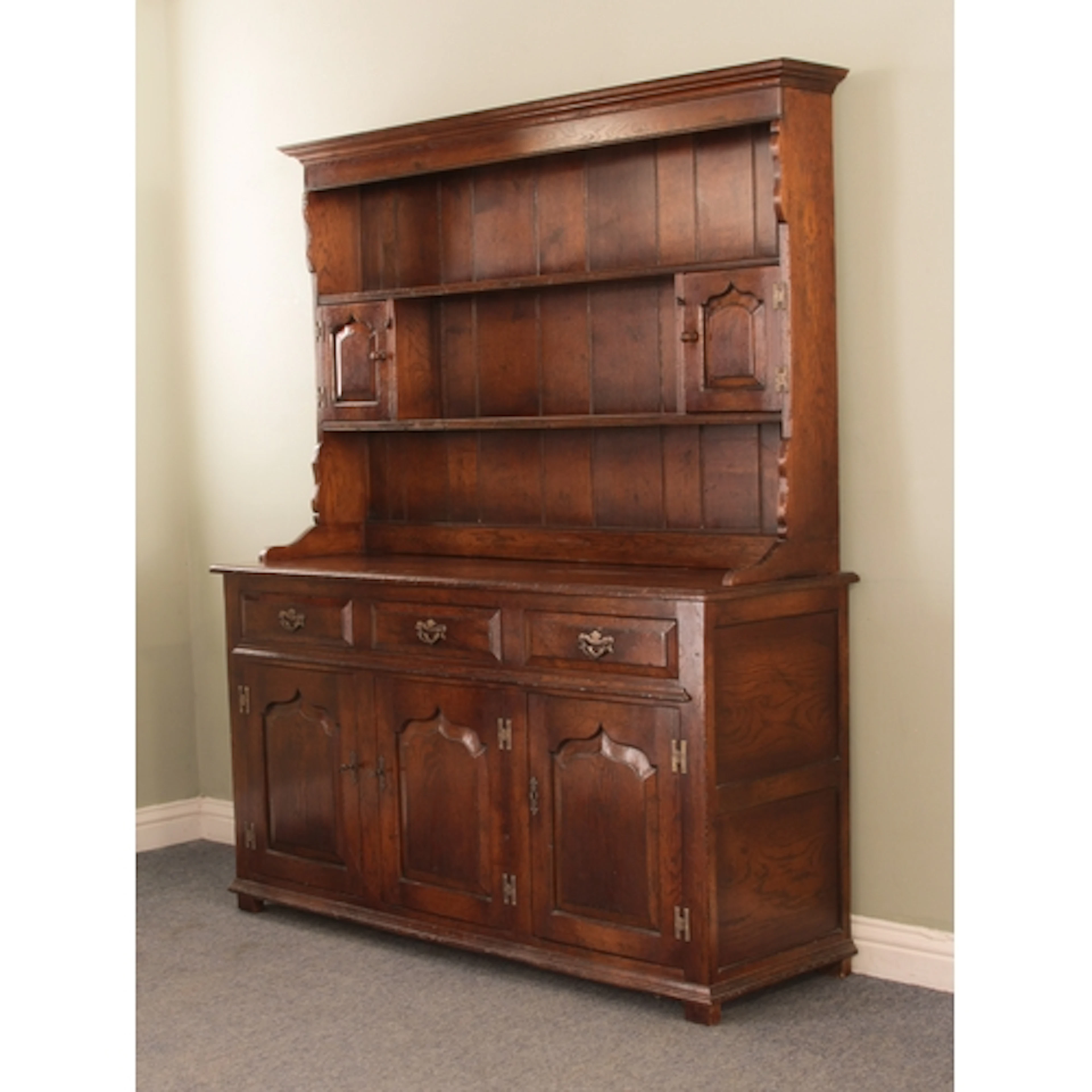 A good quality Georgian-style oak dresser by Chris Bayliss o...