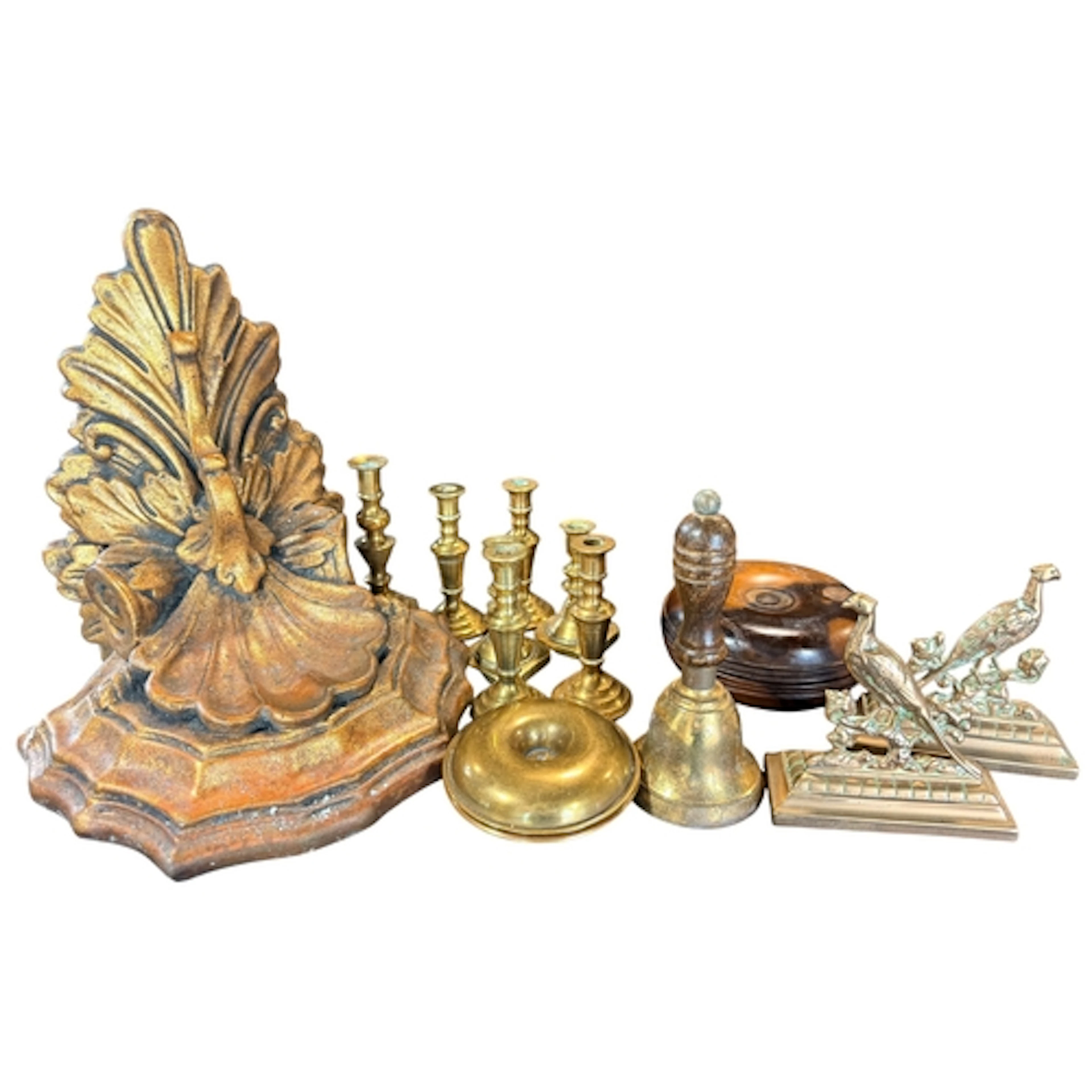 A group of various metalware and other collectables to inclu...