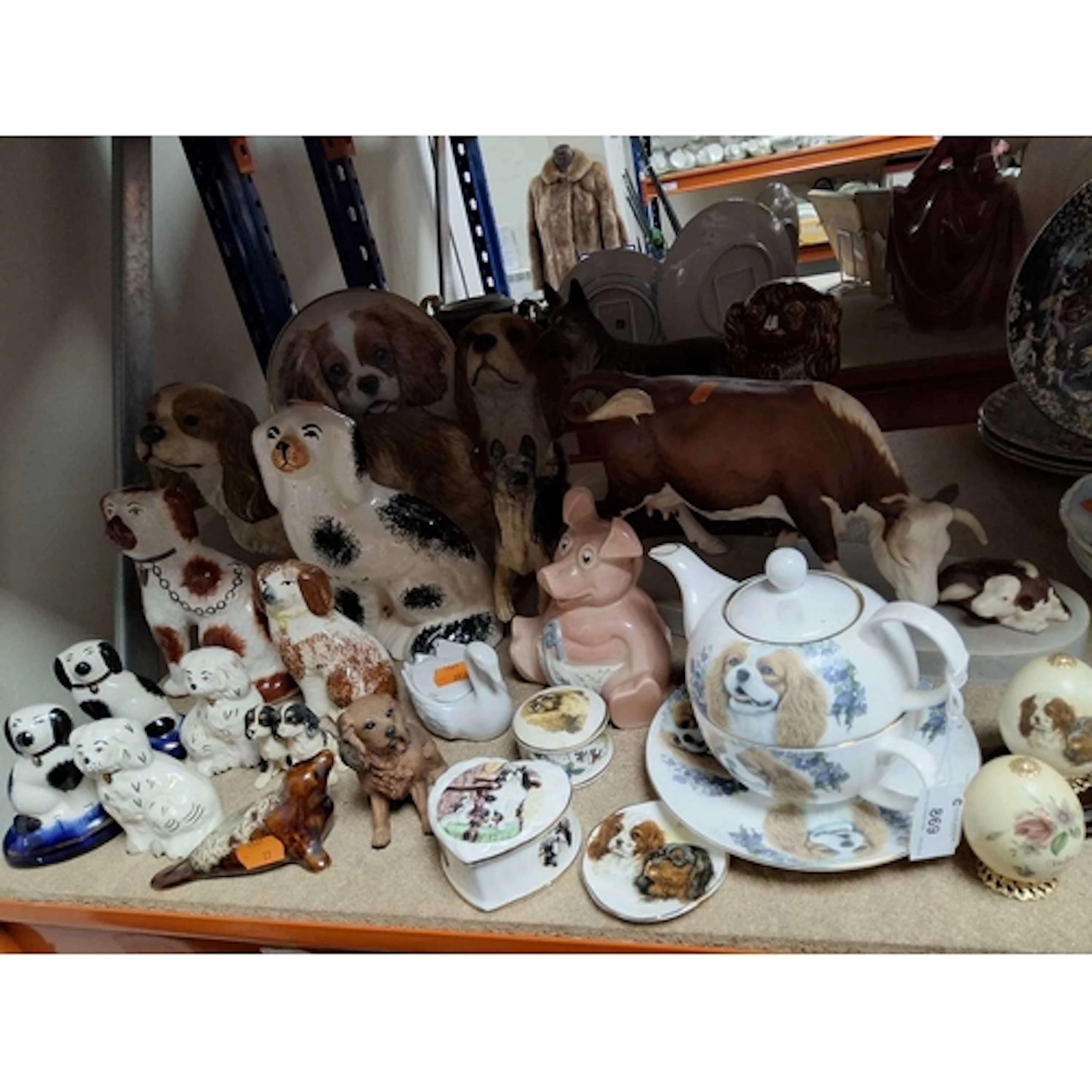 A COLLECTION OF ANIMAL-THEMED CERAMICS, to include a Beswick...