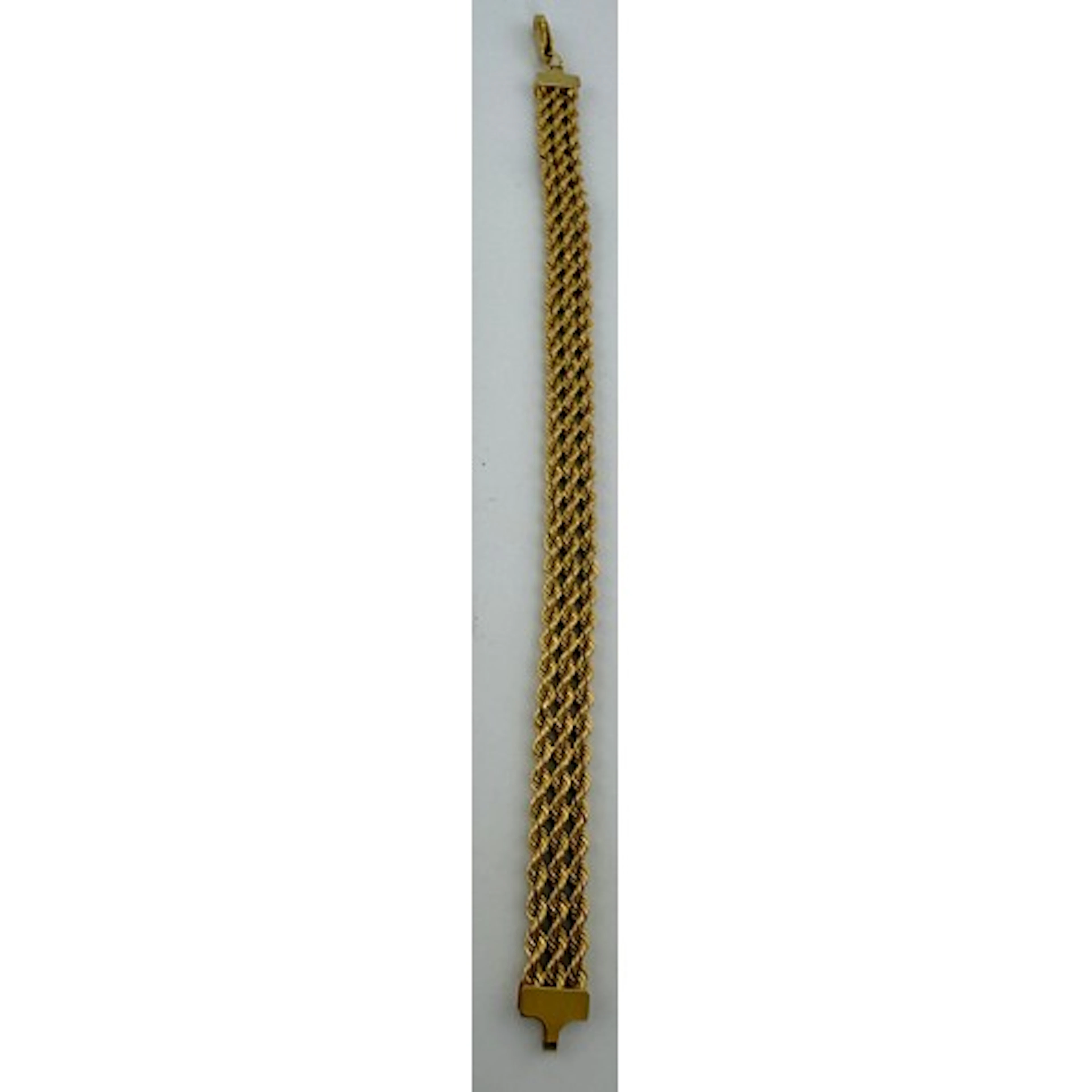 A 9 carat gold bracelet. Length 18cm. Weight 5.3gm.