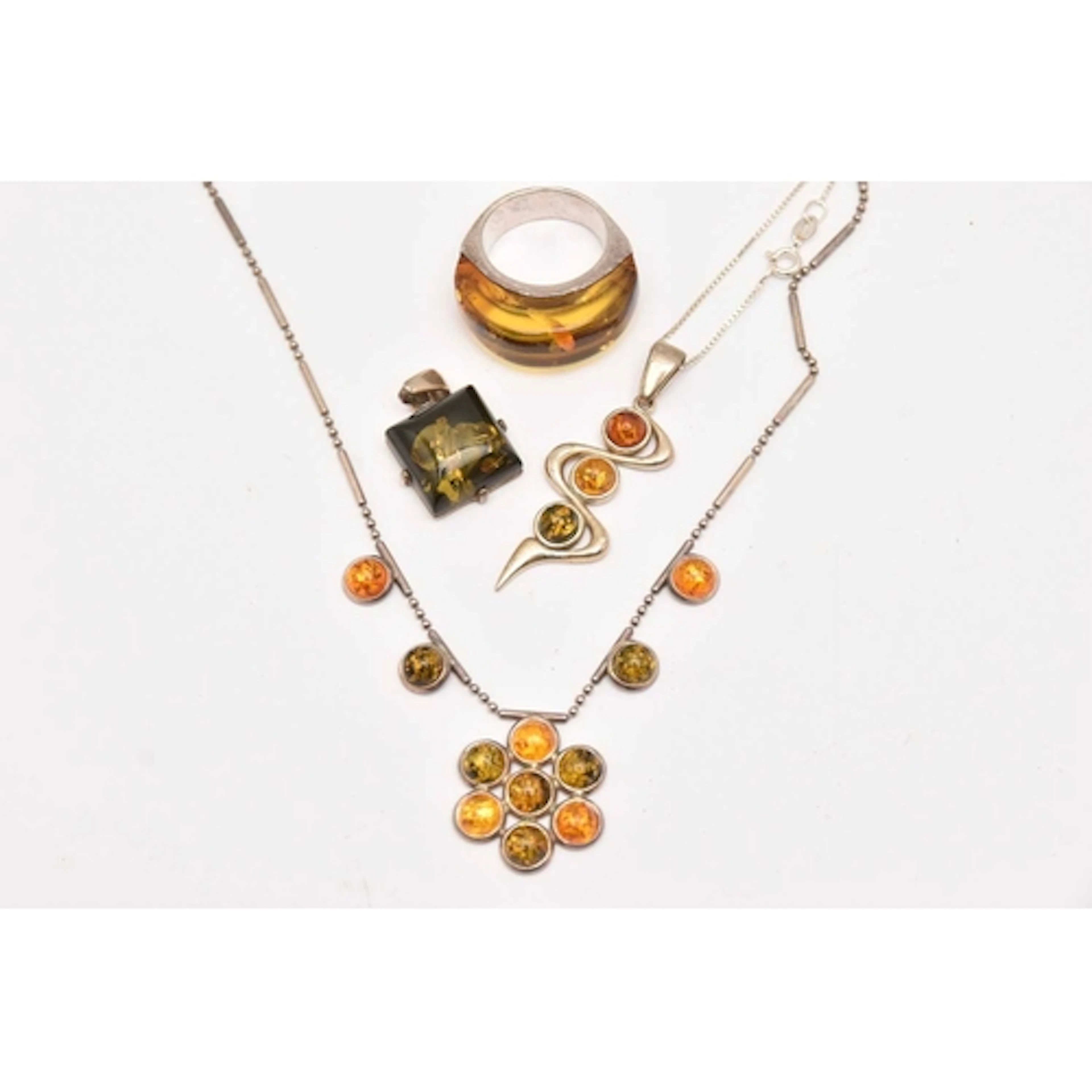 AN ASSORTMENT OF JEWELLERY, to include to amber set pendant ...