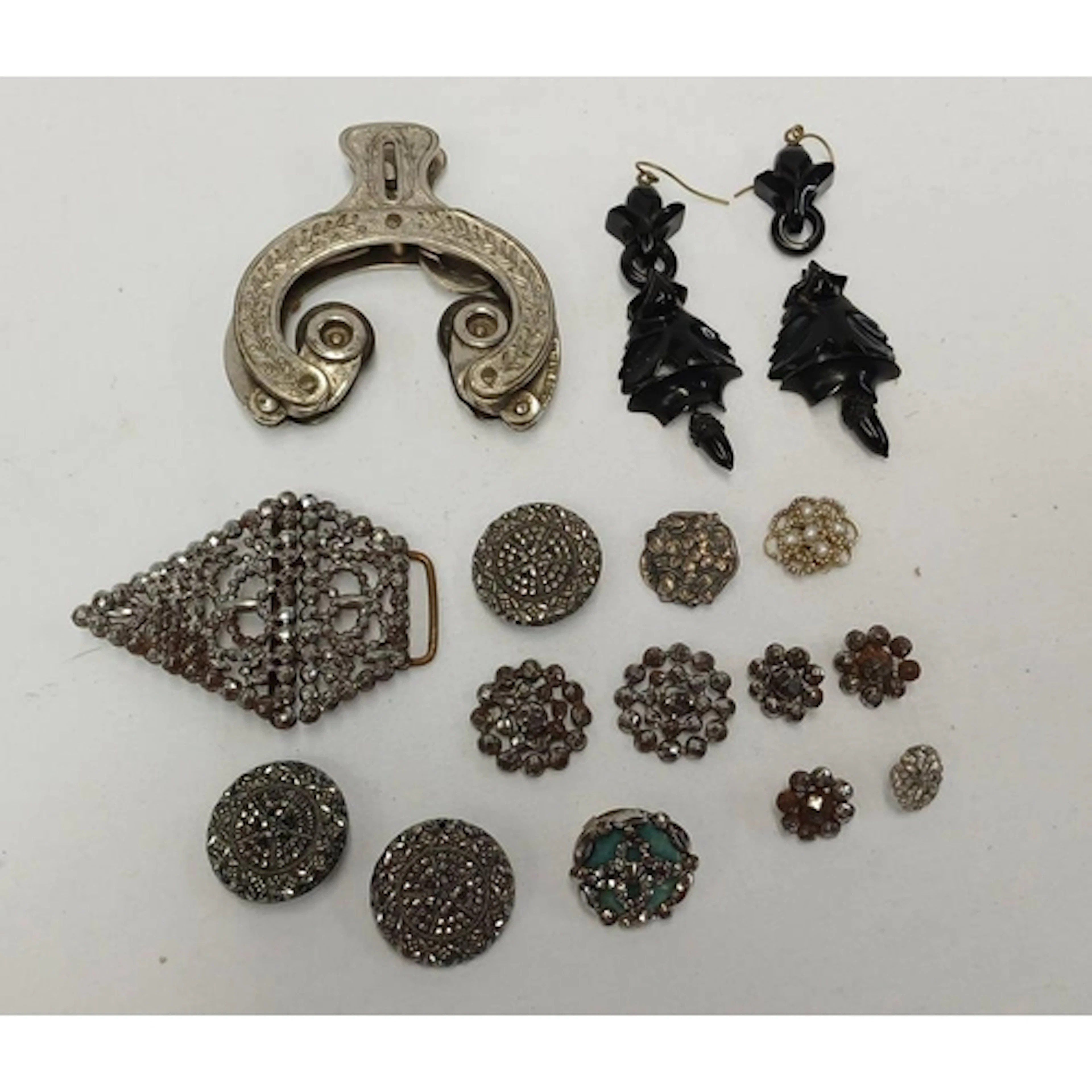 SELECTION OF EARLY 19TH CENTURY CUT STEEL BUTTONS, BUCKLE, L...
