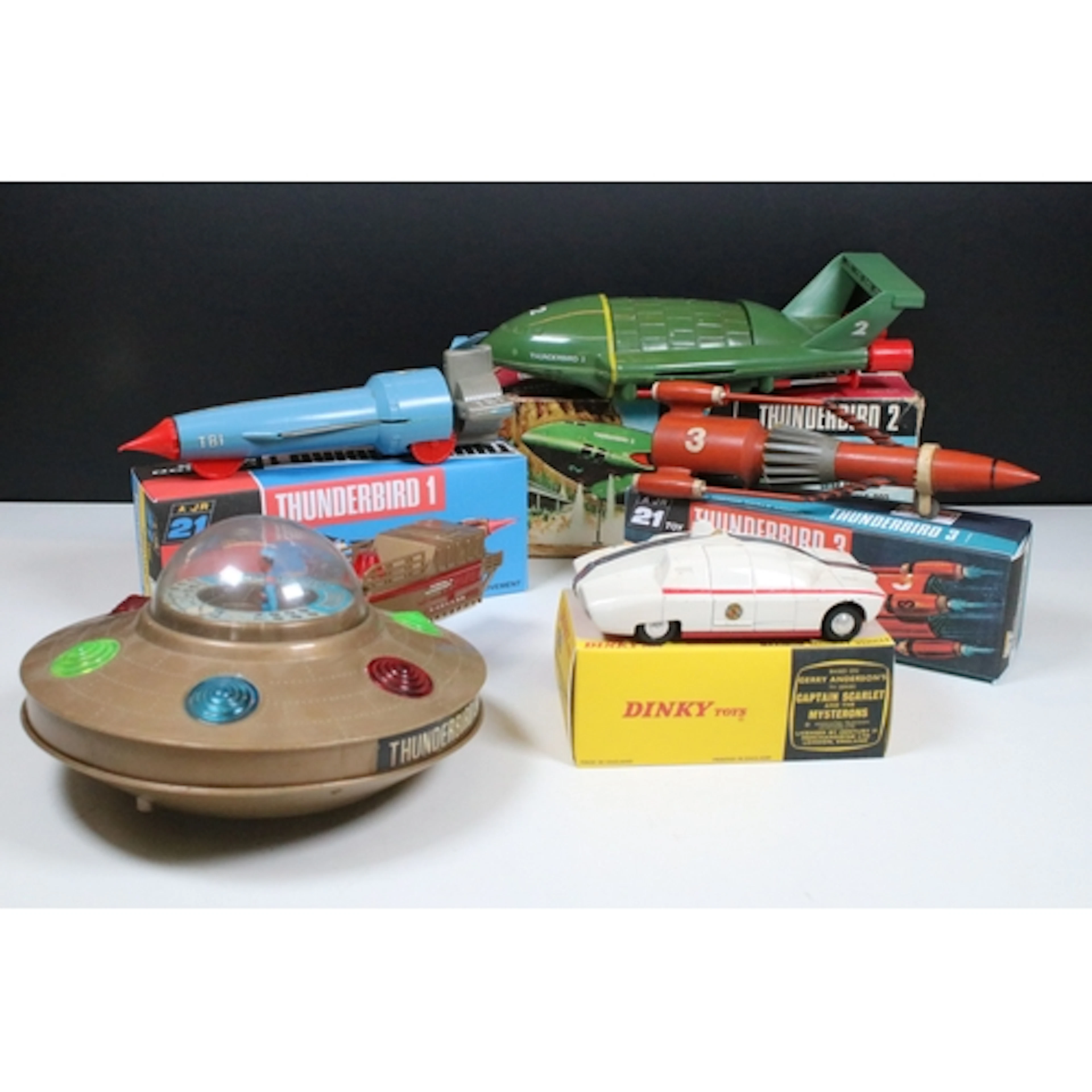 Five TV / Film related diecast and plastic models to include...