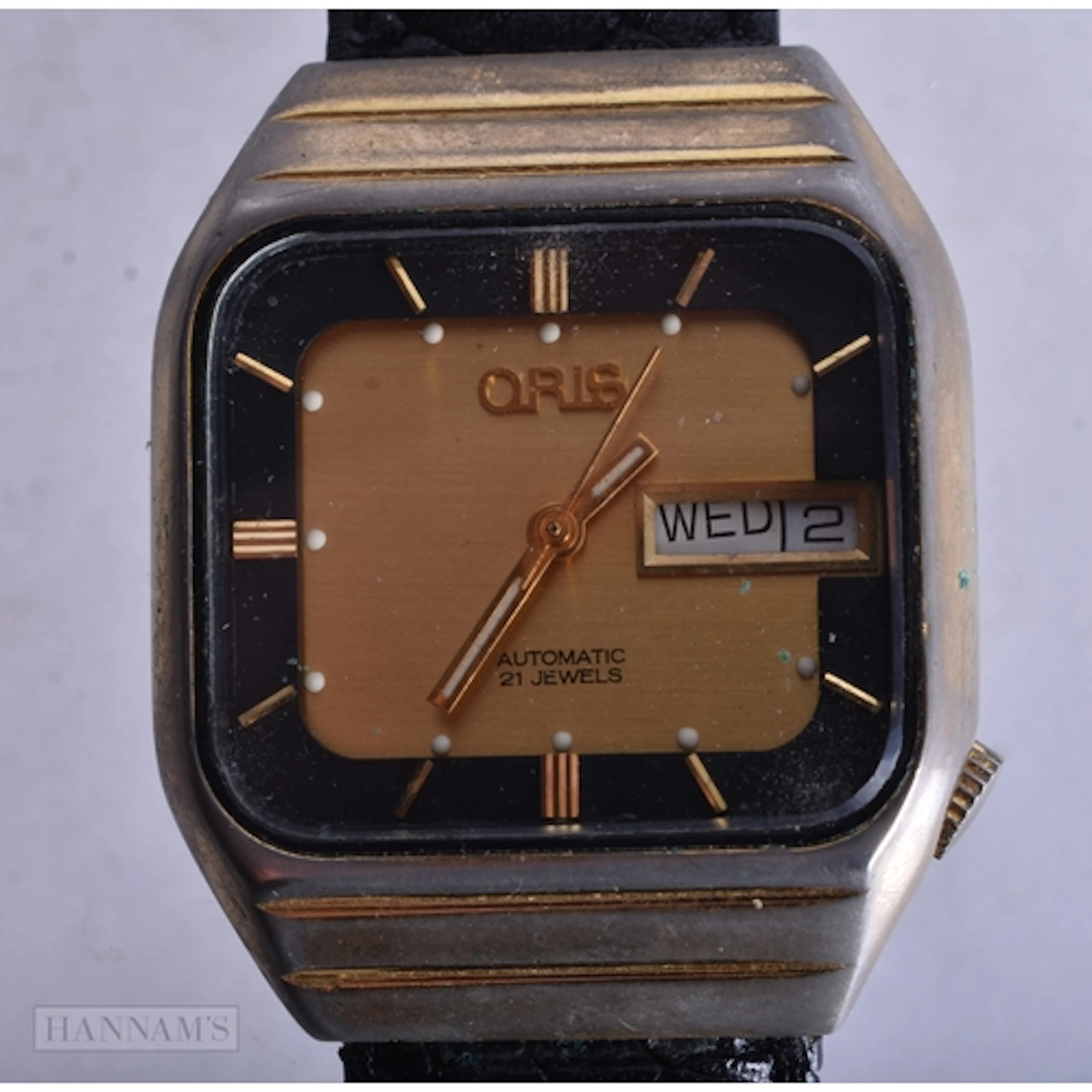 AN ORIS WRIST WATCH. Not running. 3 cm x 3.25 cm.