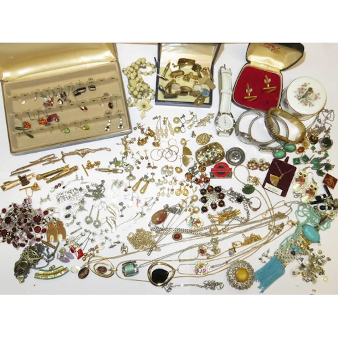 Quantity of various costume jewellery