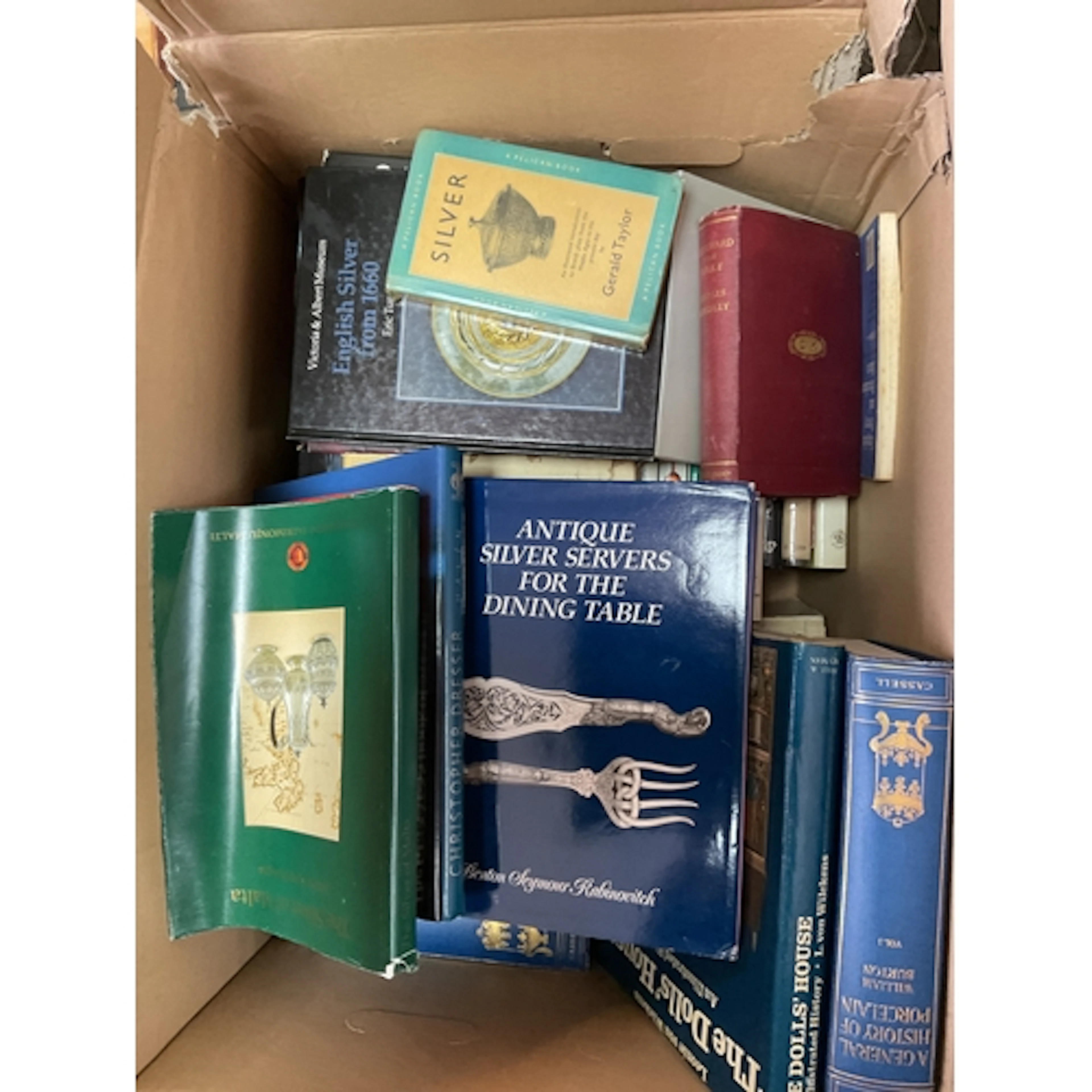 Large qty of reference books on antiques,silver, ceramics et...