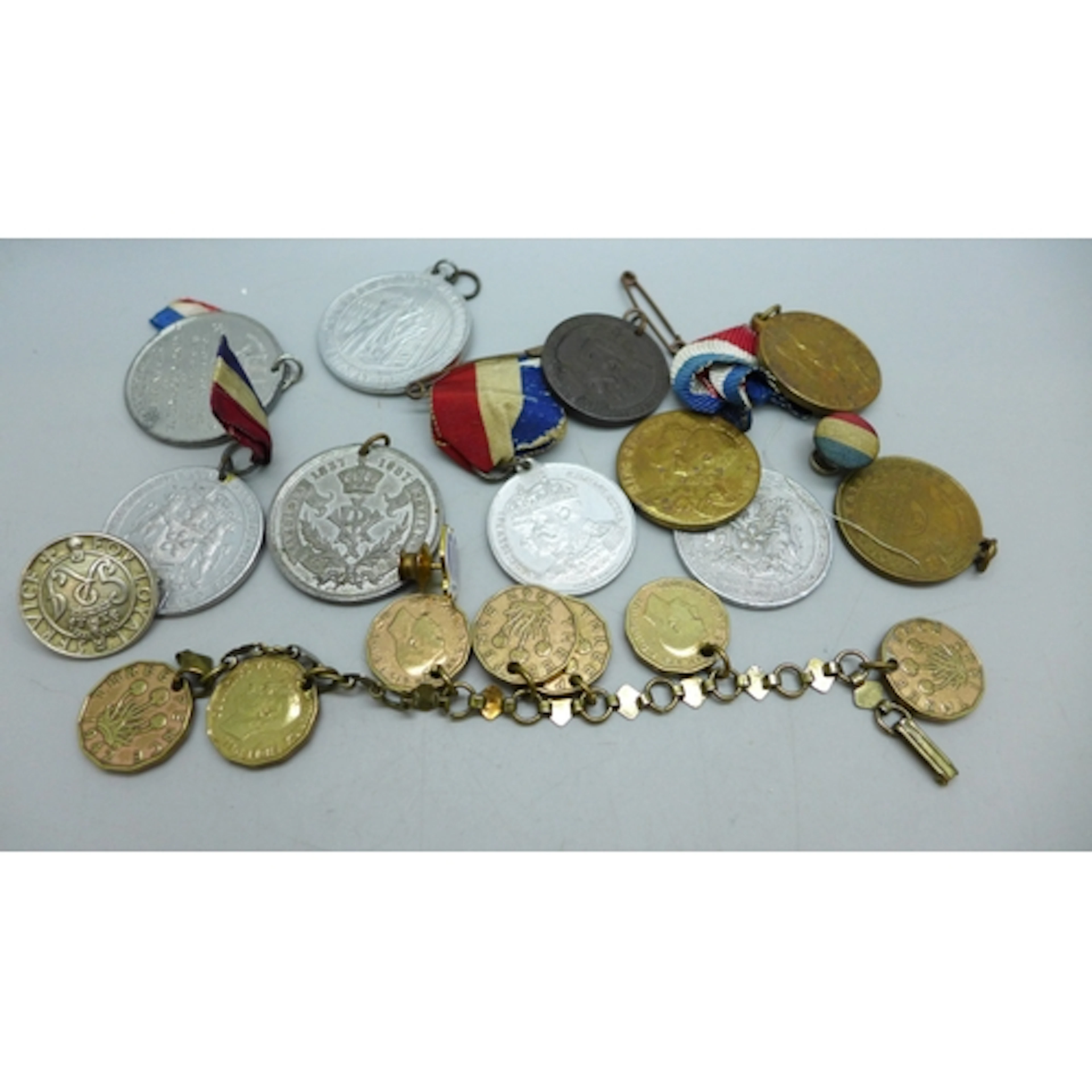 Commemorative medals, badges, etc.