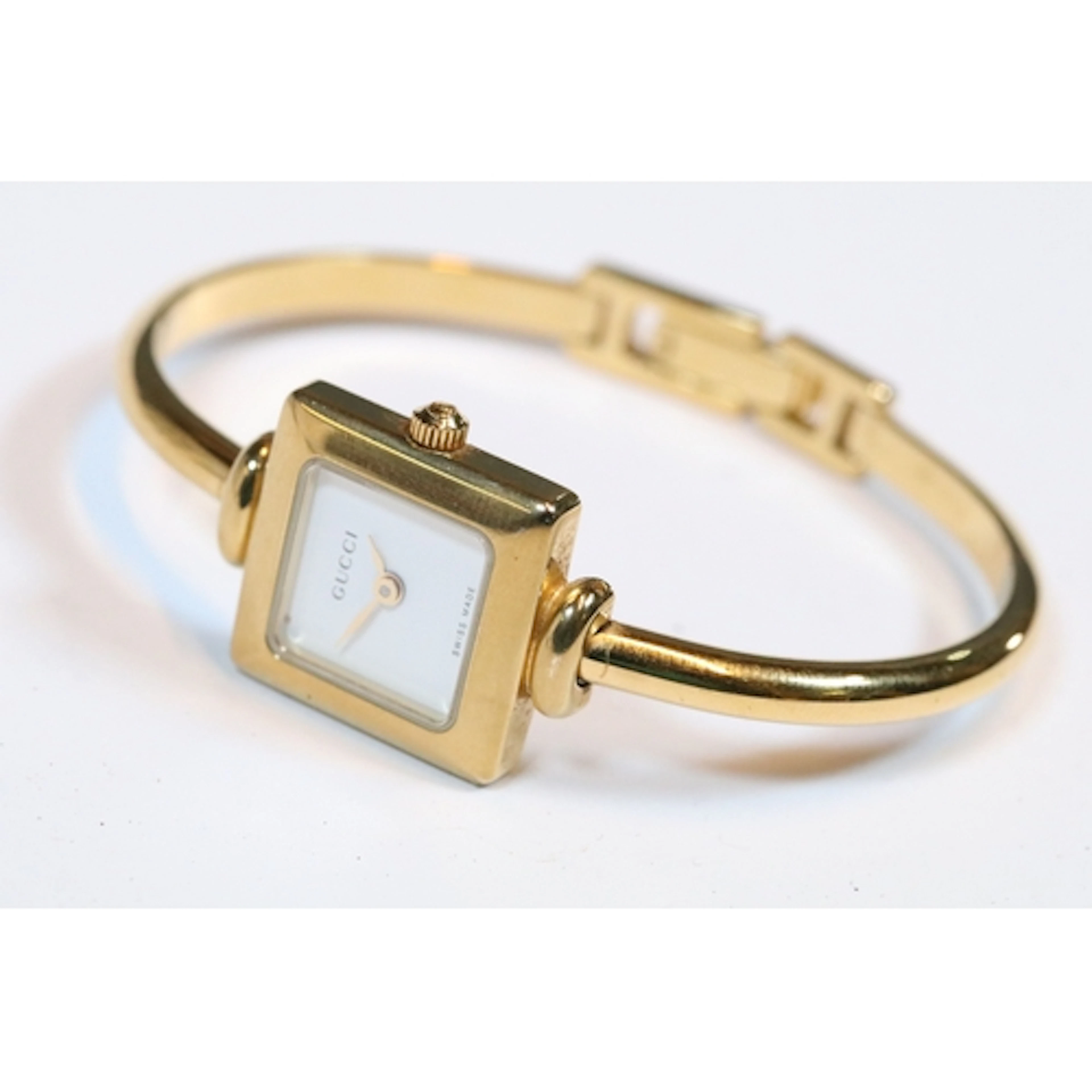 Gucci 1900L Swiss made gold tone bangle style wrist watch (1...