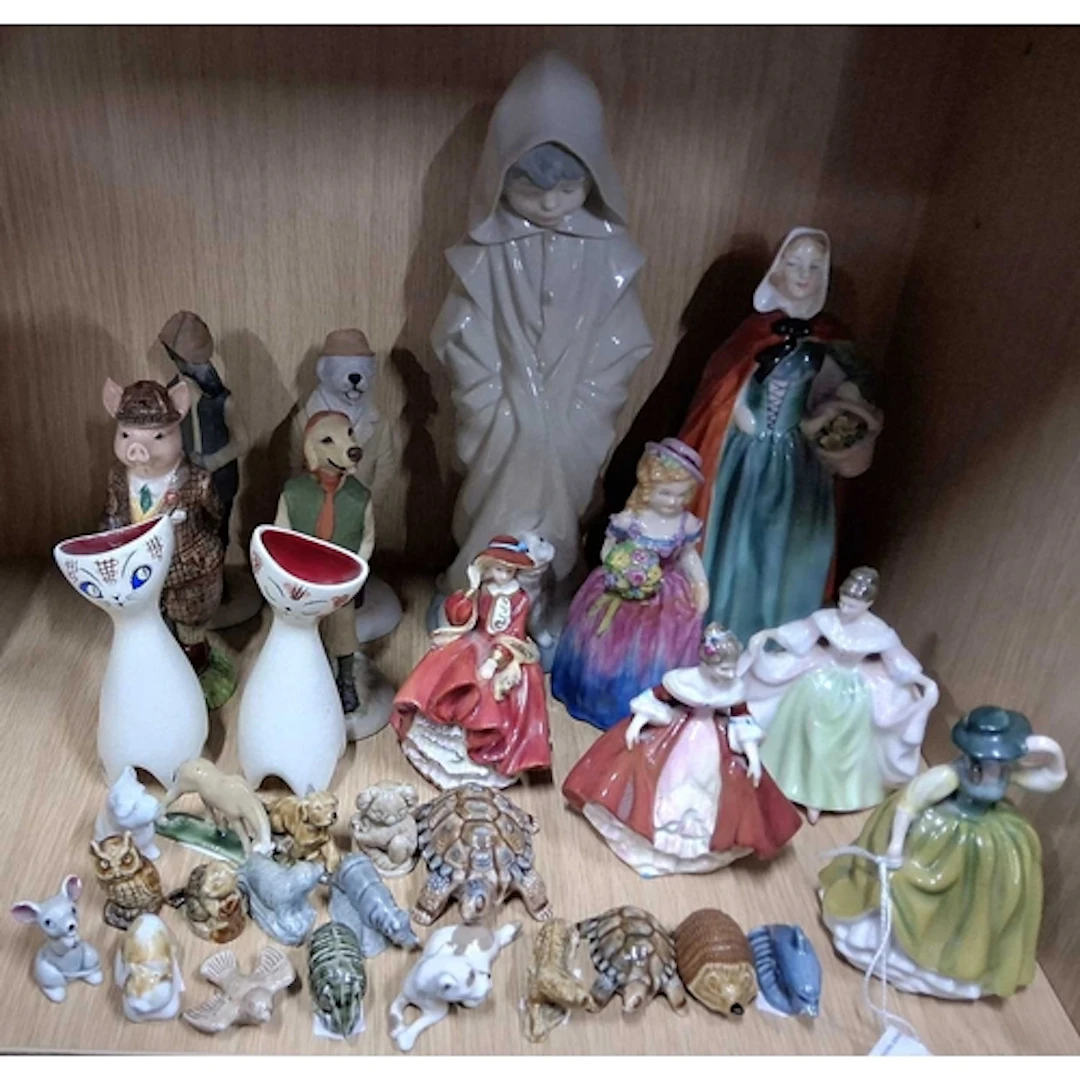 A COLLECTION OF CERAMIC FIGURES, to include Royal Doulton Je...