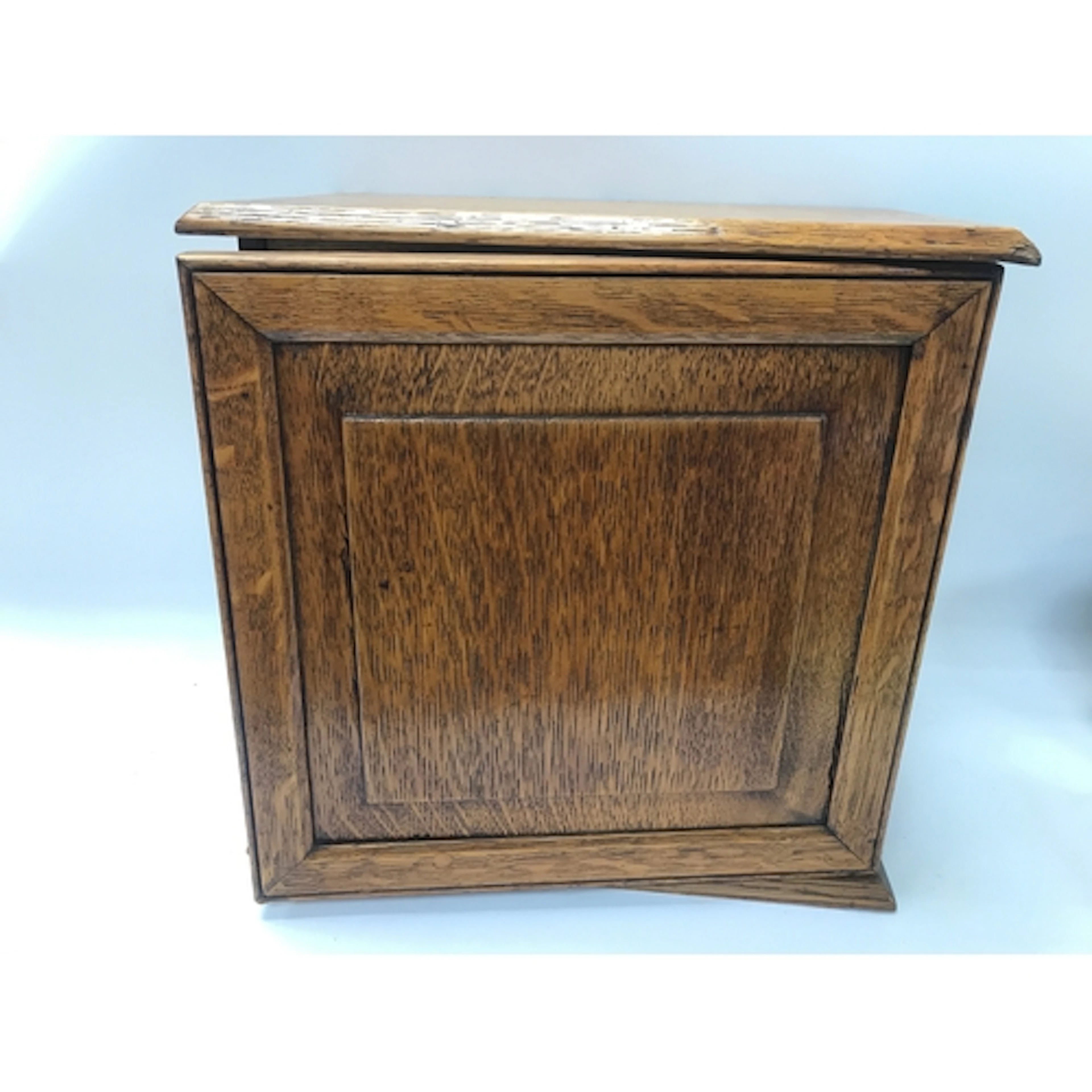 An oak multi draw collectors chest. 33x33x20cm NO RESERVE...
