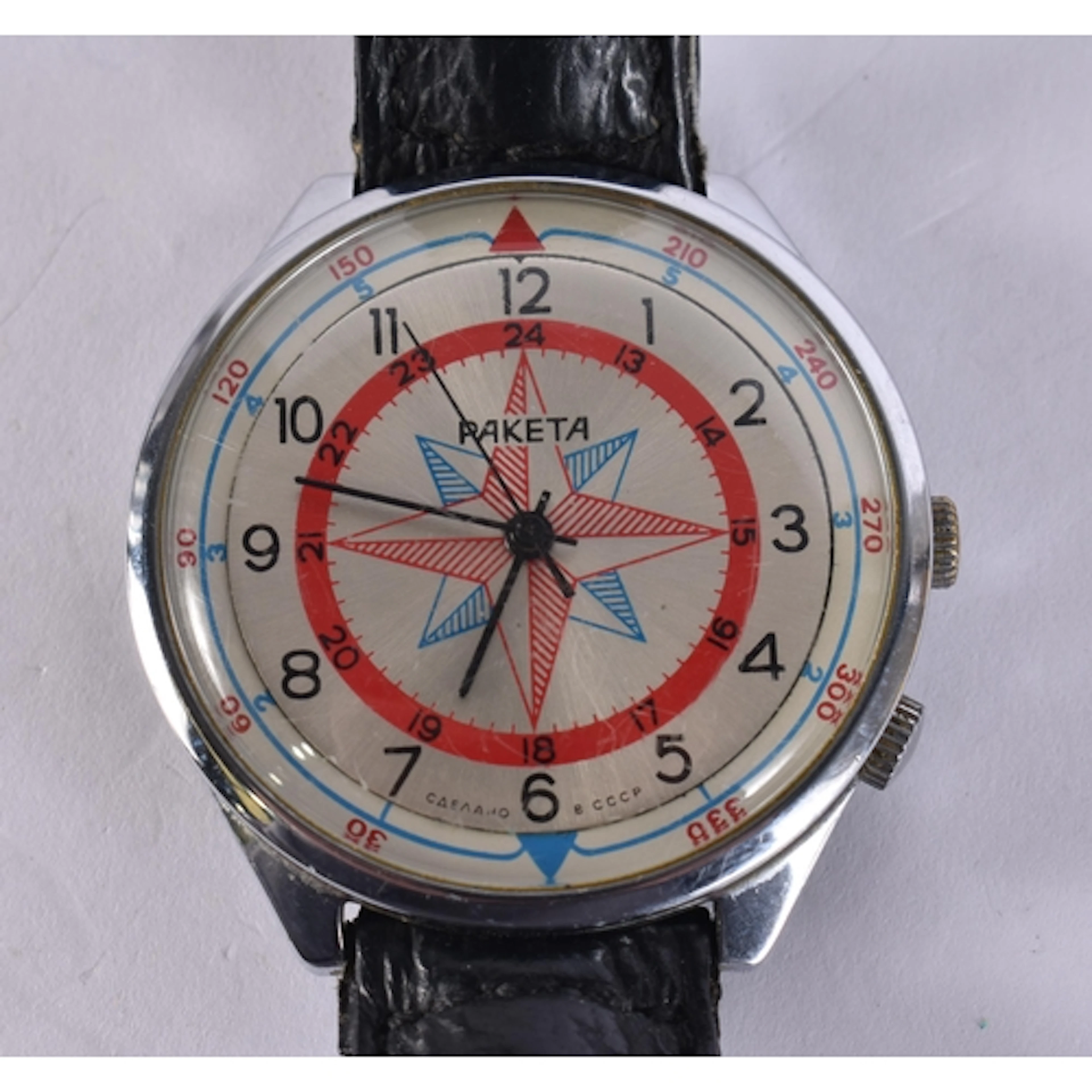 Raketa Rotating Bezel Watch Hand-Wind Working. 4 cm wide.