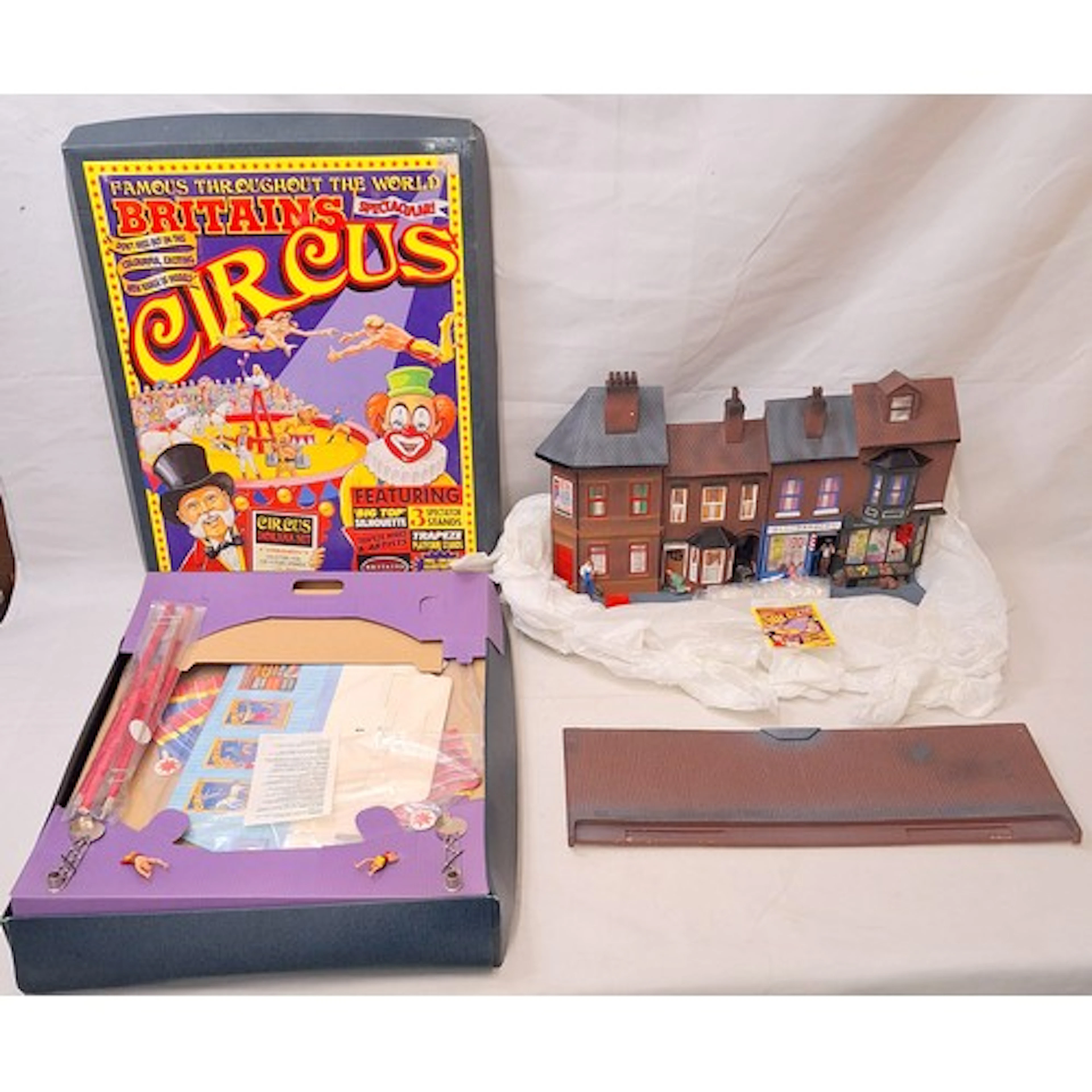 2 Britains Circus Diorama incl. Street Diorama & Circus Dior...