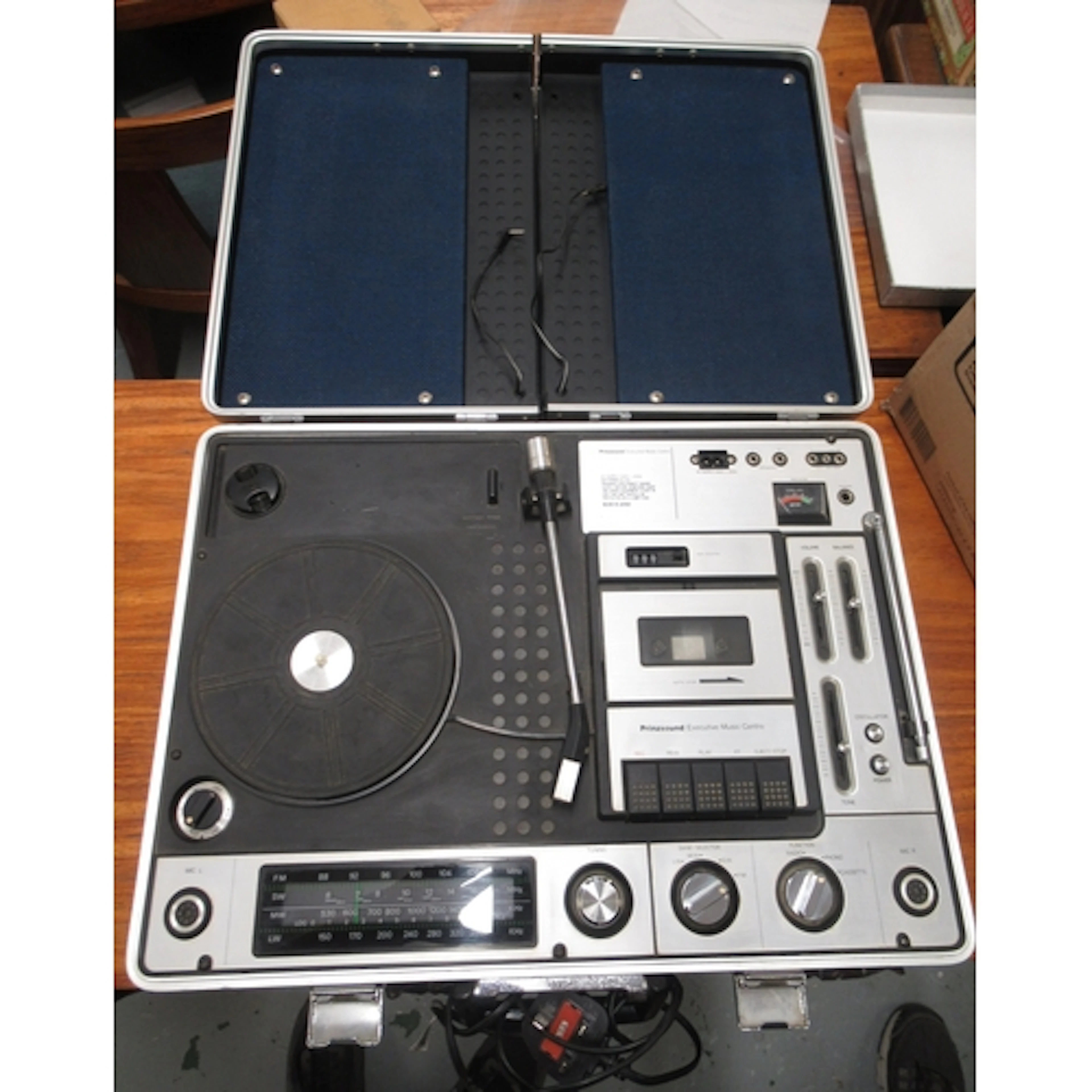 Prinzsound executive suitcase music centre