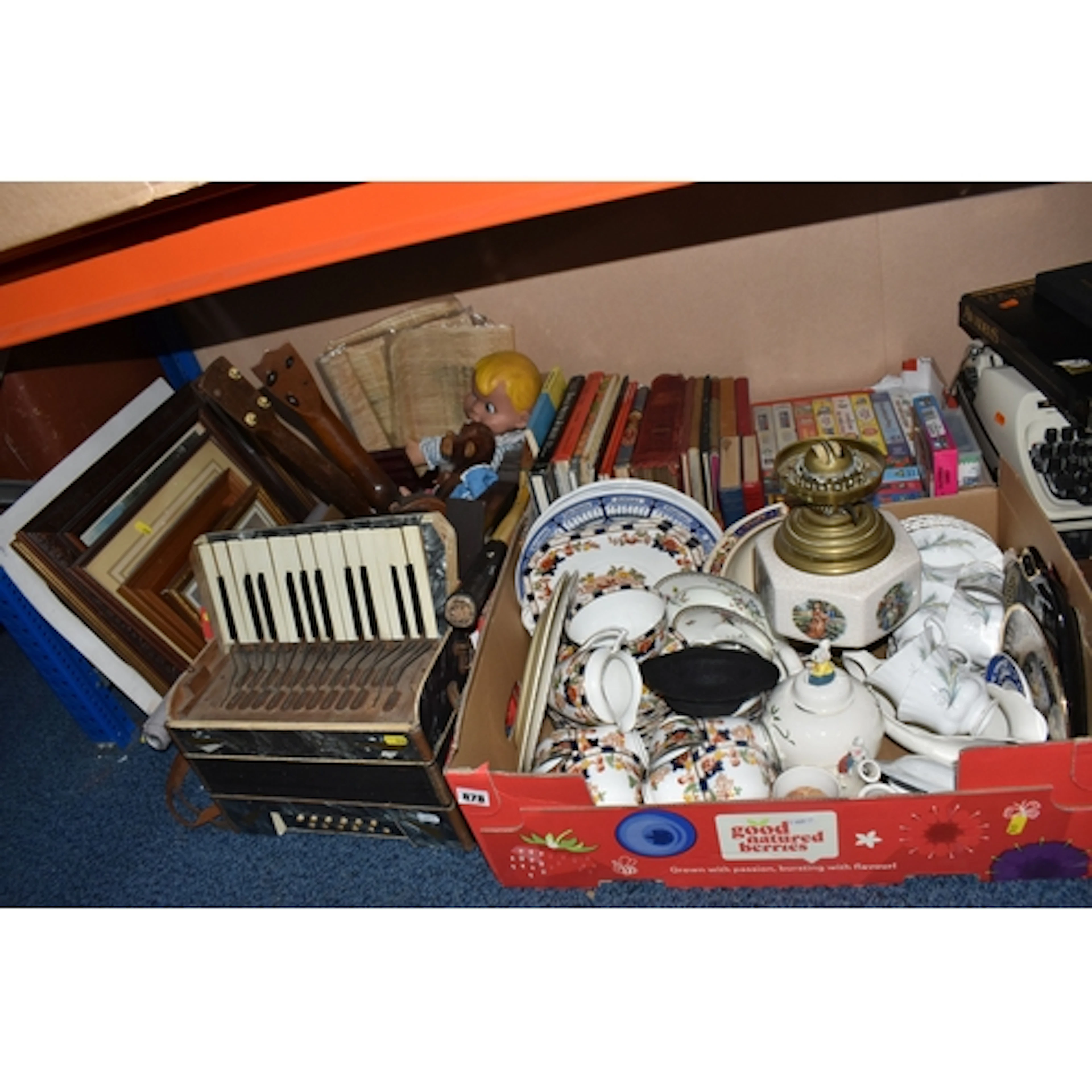 THREE BOXES AND LOOSE MIXED SUNDRIES to include a quantity o...