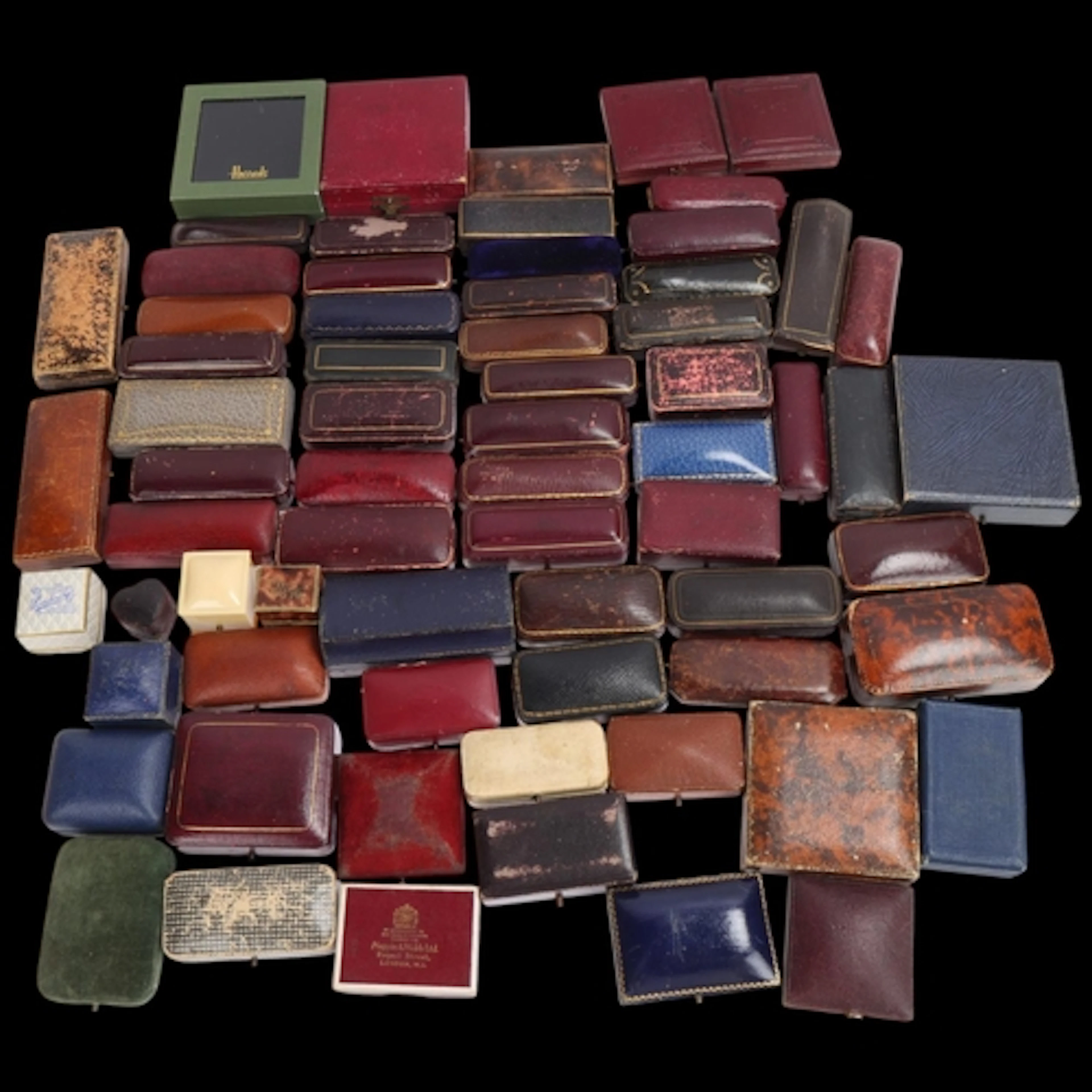 A quantity of Antique and Vintage empty jewellery boxes, inc...