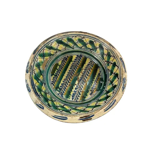 A large 19th-century Spanish maiolica lebrillo, 48cm diamete...