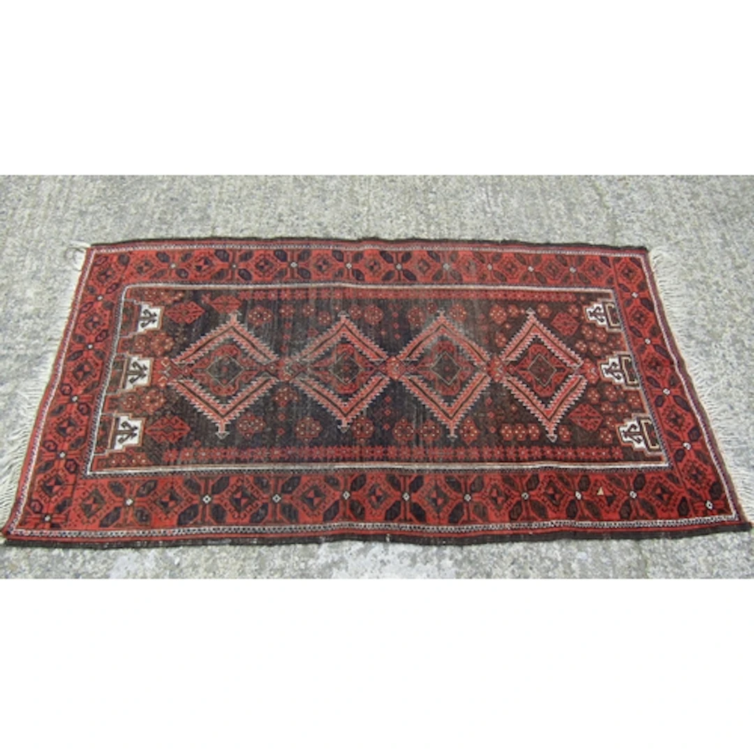 Persian Pure Wool Rug Patterned Borders Approximately 5ft 5 ...