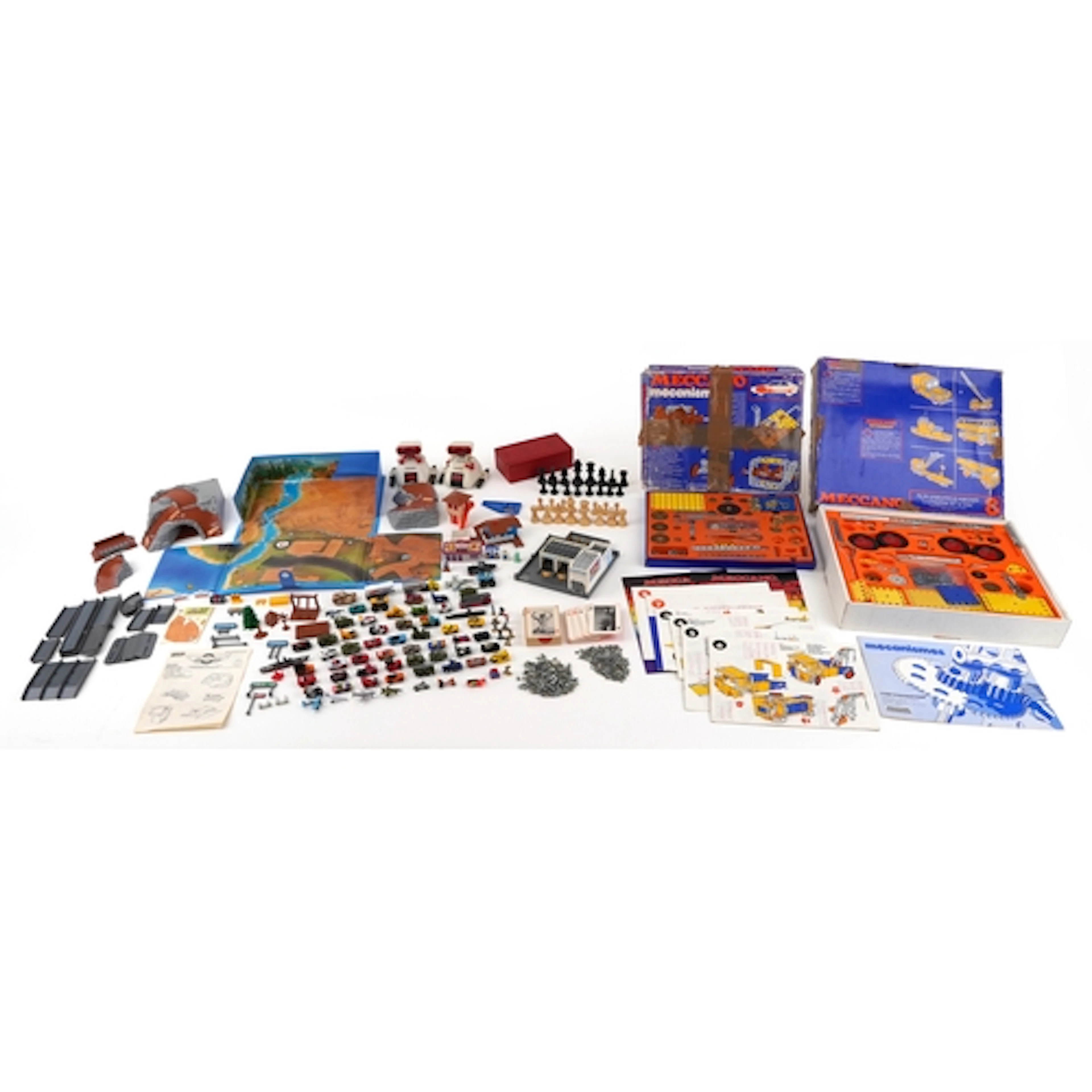 Vintage and later toys including two Tomy robots, Meccano, M...