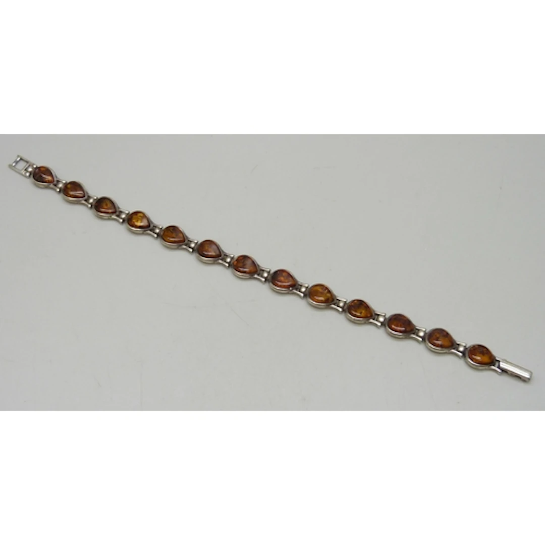 A silver and Baltic amber bracelet, 19cm