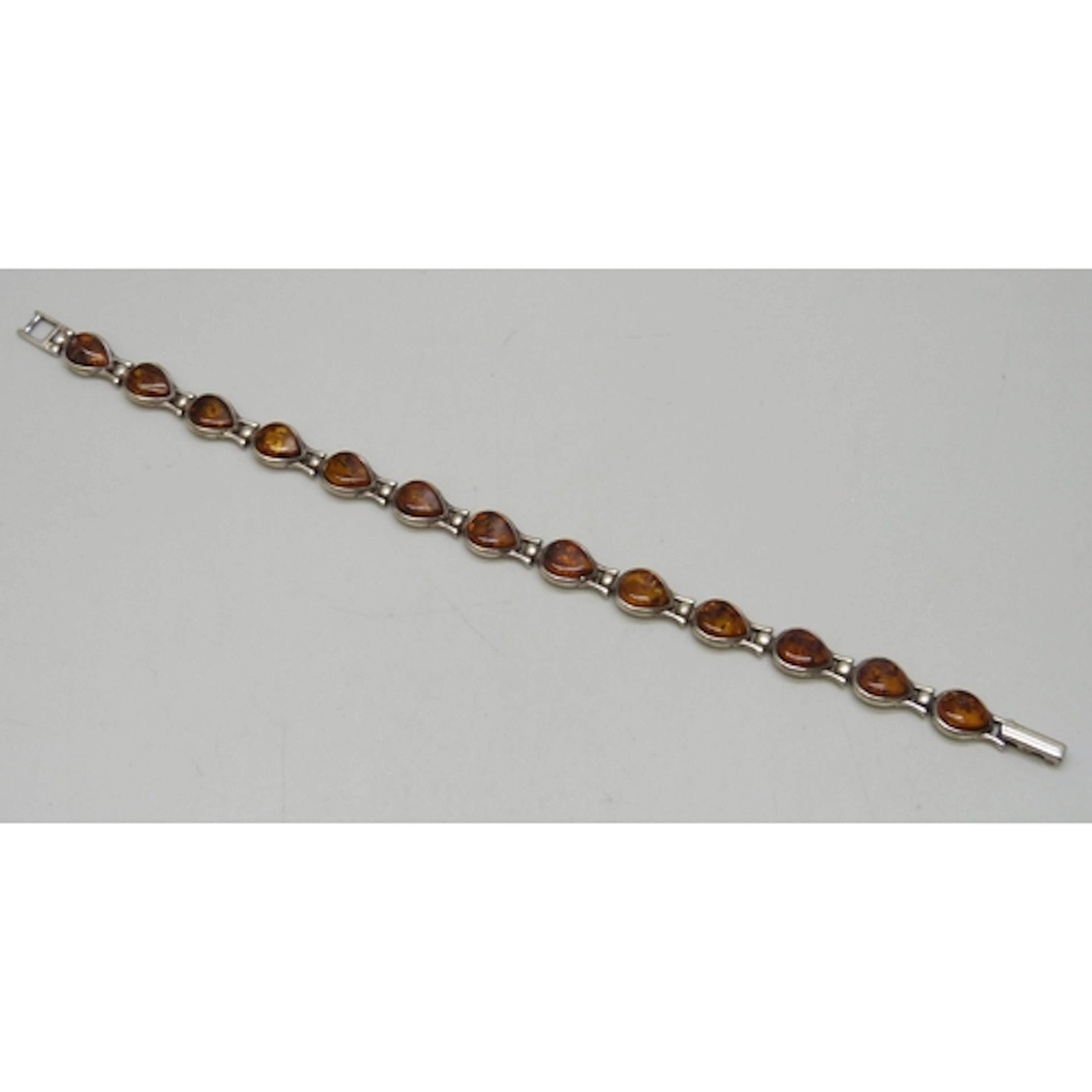 A silver and Baltic amber bracelet, 19cm