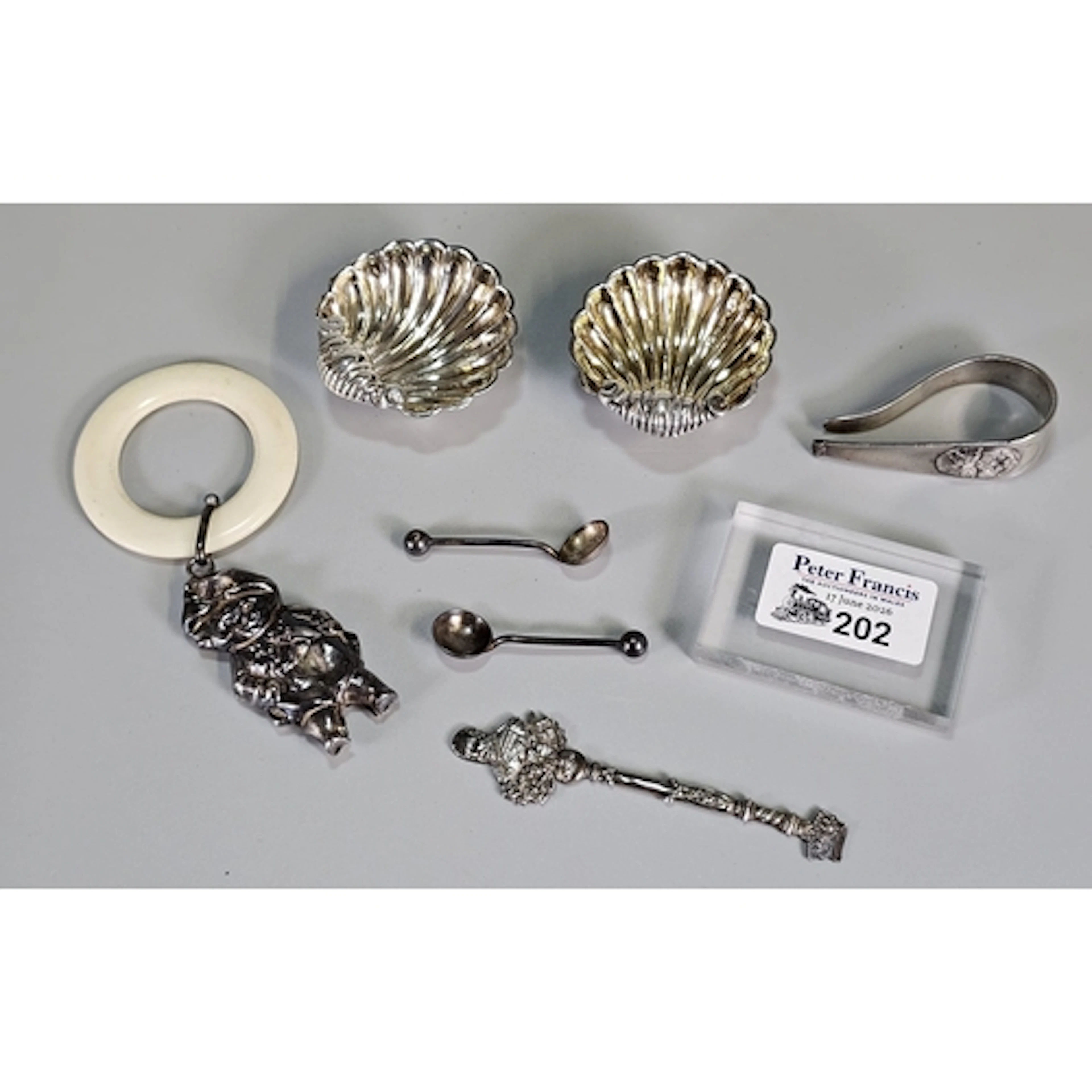 Bag of silver to include: pair of silver shell shaped salts ...