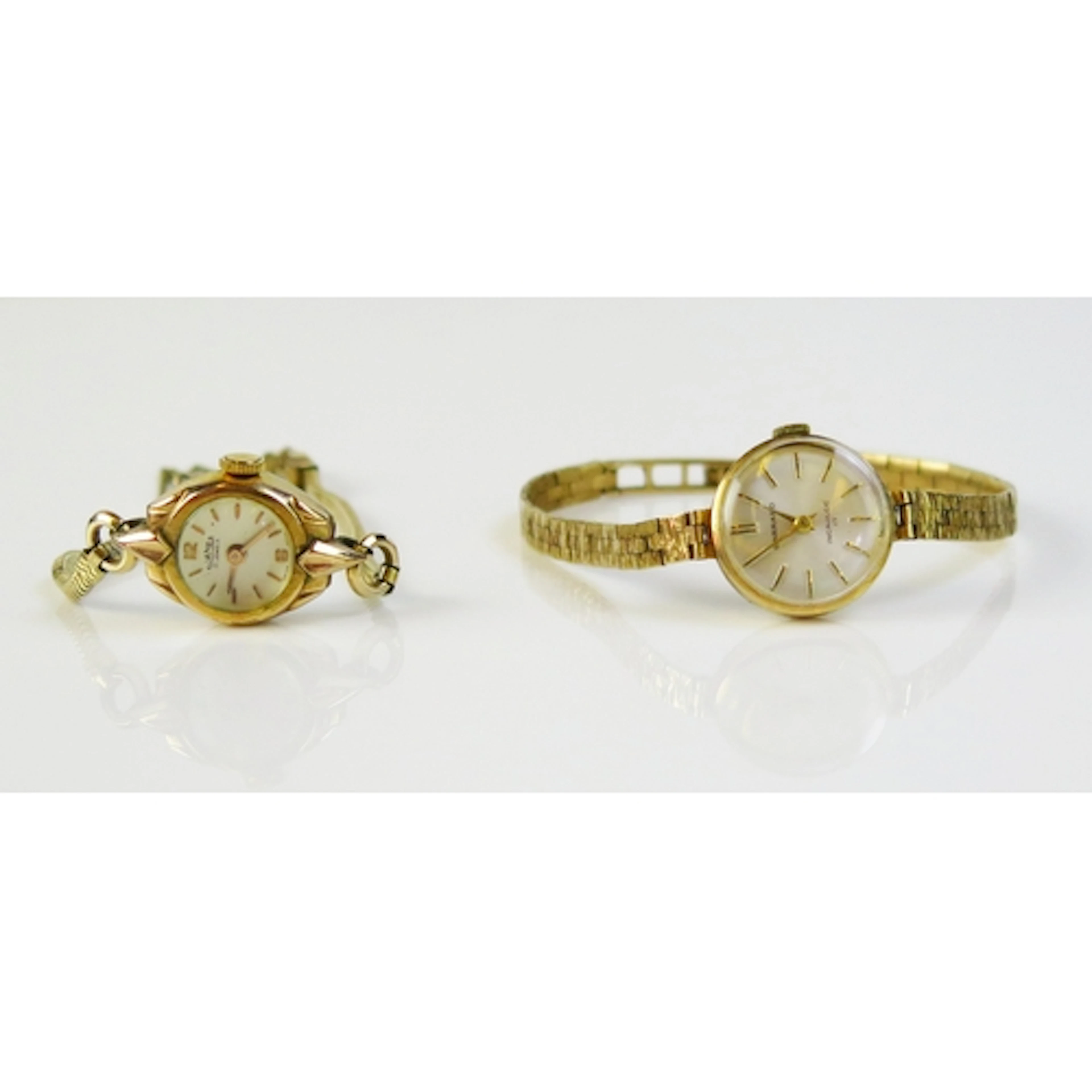 A Garrard lady's 9ct gold wristwatch, with 17 jewel manual w...