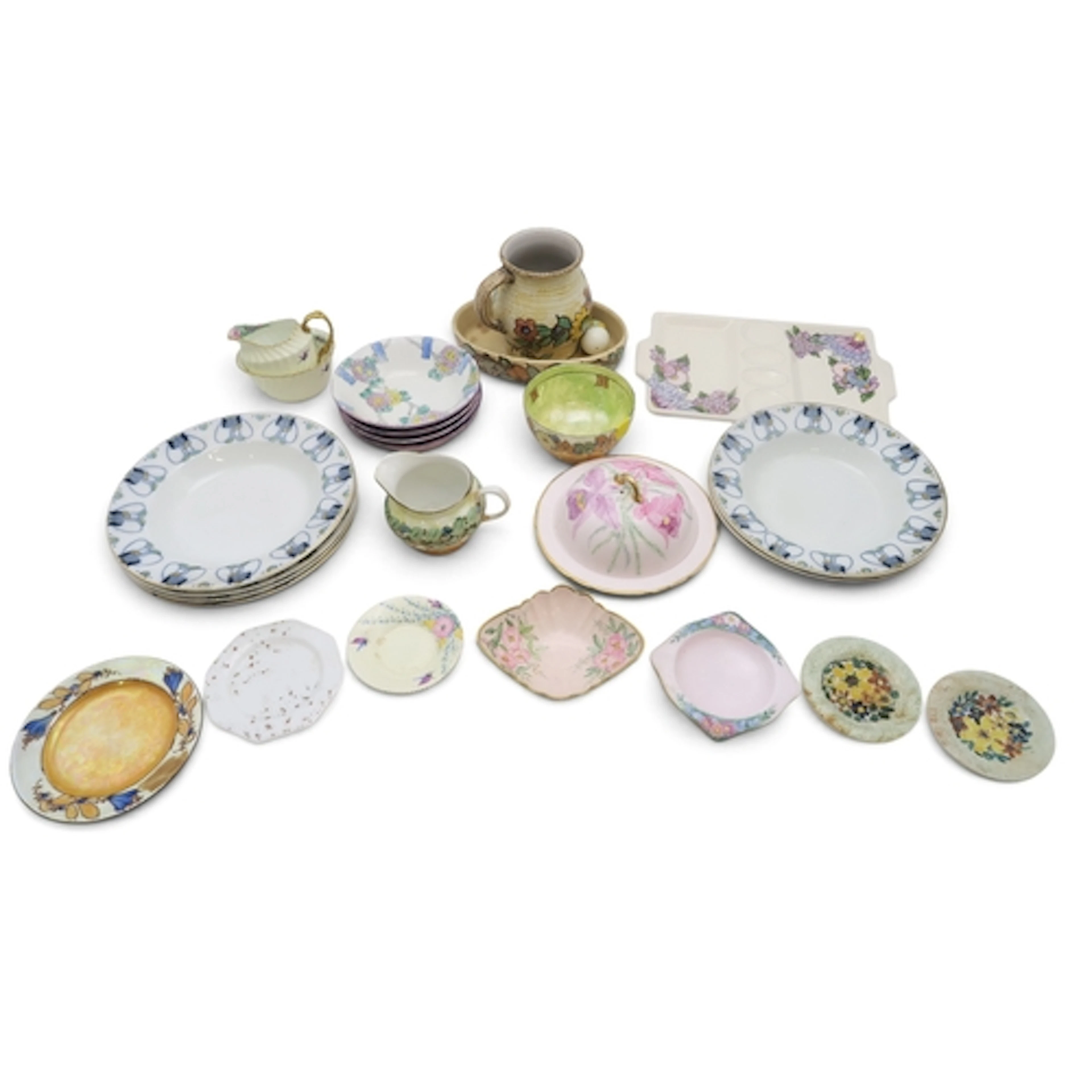 A GROUP OF GLASGOW LADY ARTIST PAINTED CERAMICS including A...