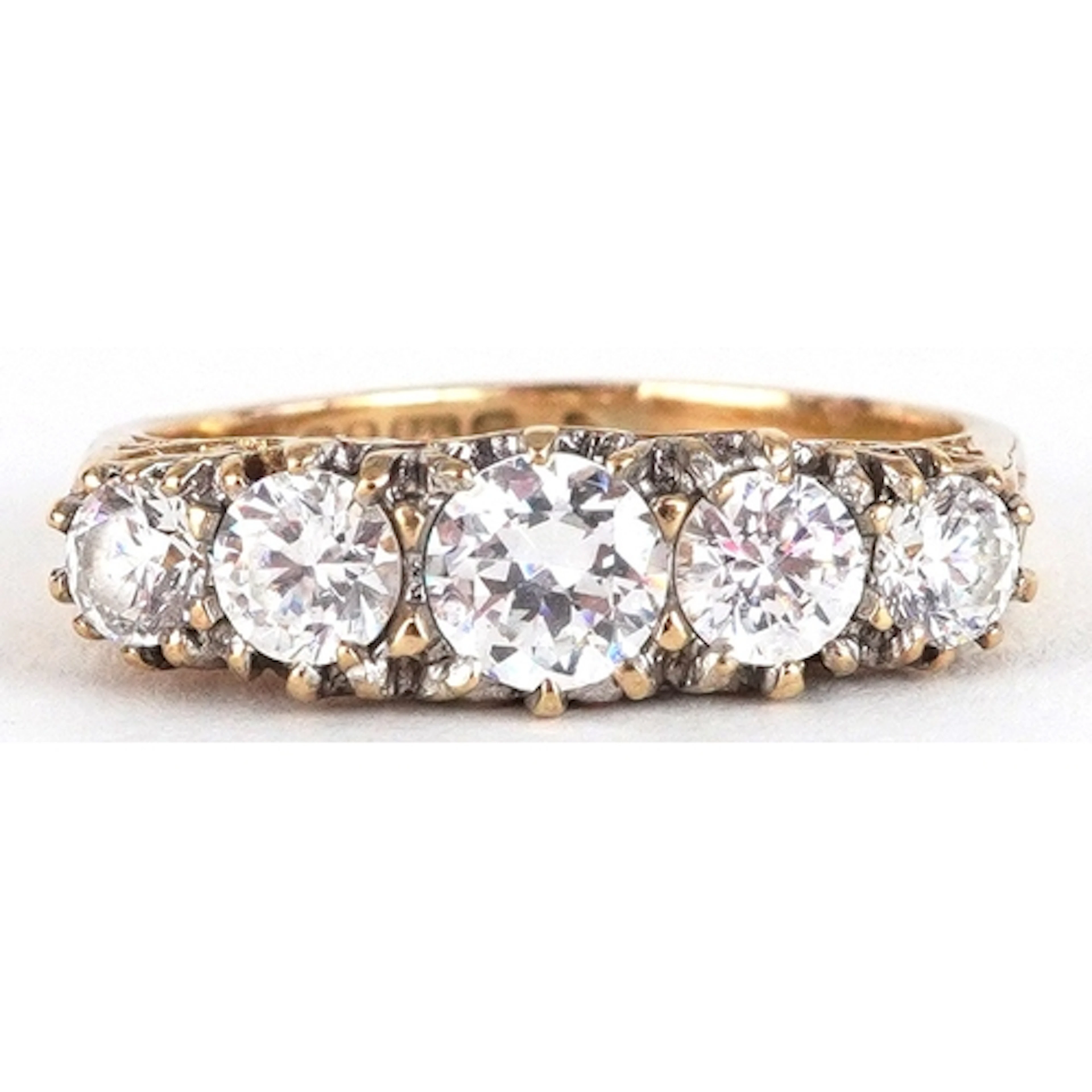 9ct gold graduated clear stone ring, size J, 2.5g.