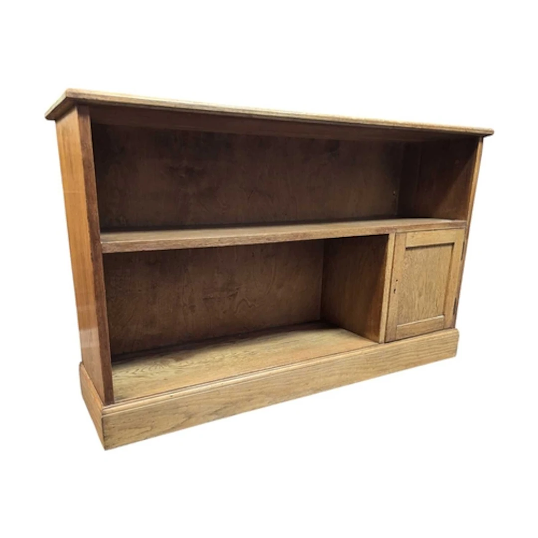 Early 20th century oak low bookshelf cabient. Rectangular fl...
