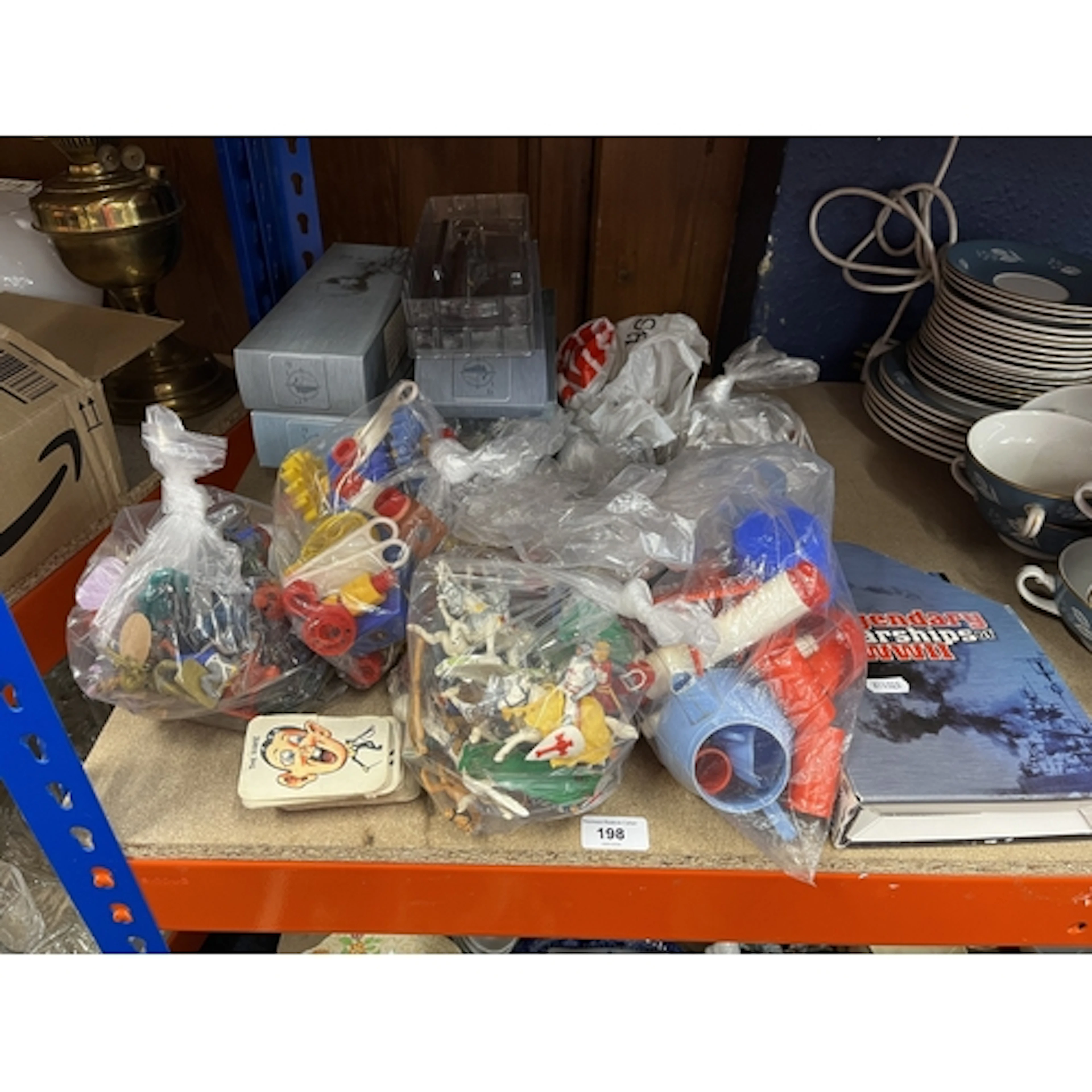 Atlas Editions scales ship models, toy soldiers, world flag ...