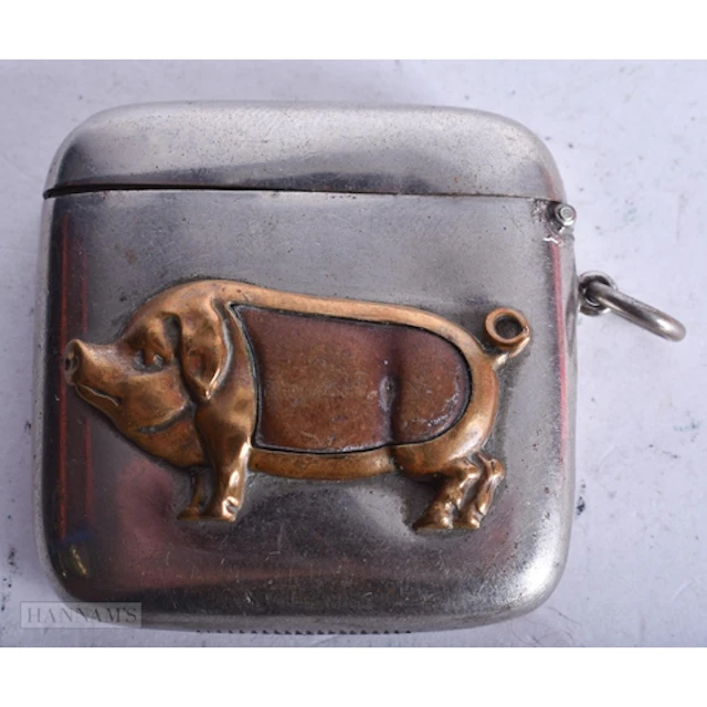 AN UNUSUAL VICTORIAN MIXED METAL PIG VESTA CASE. 5 cm x 5 cm...