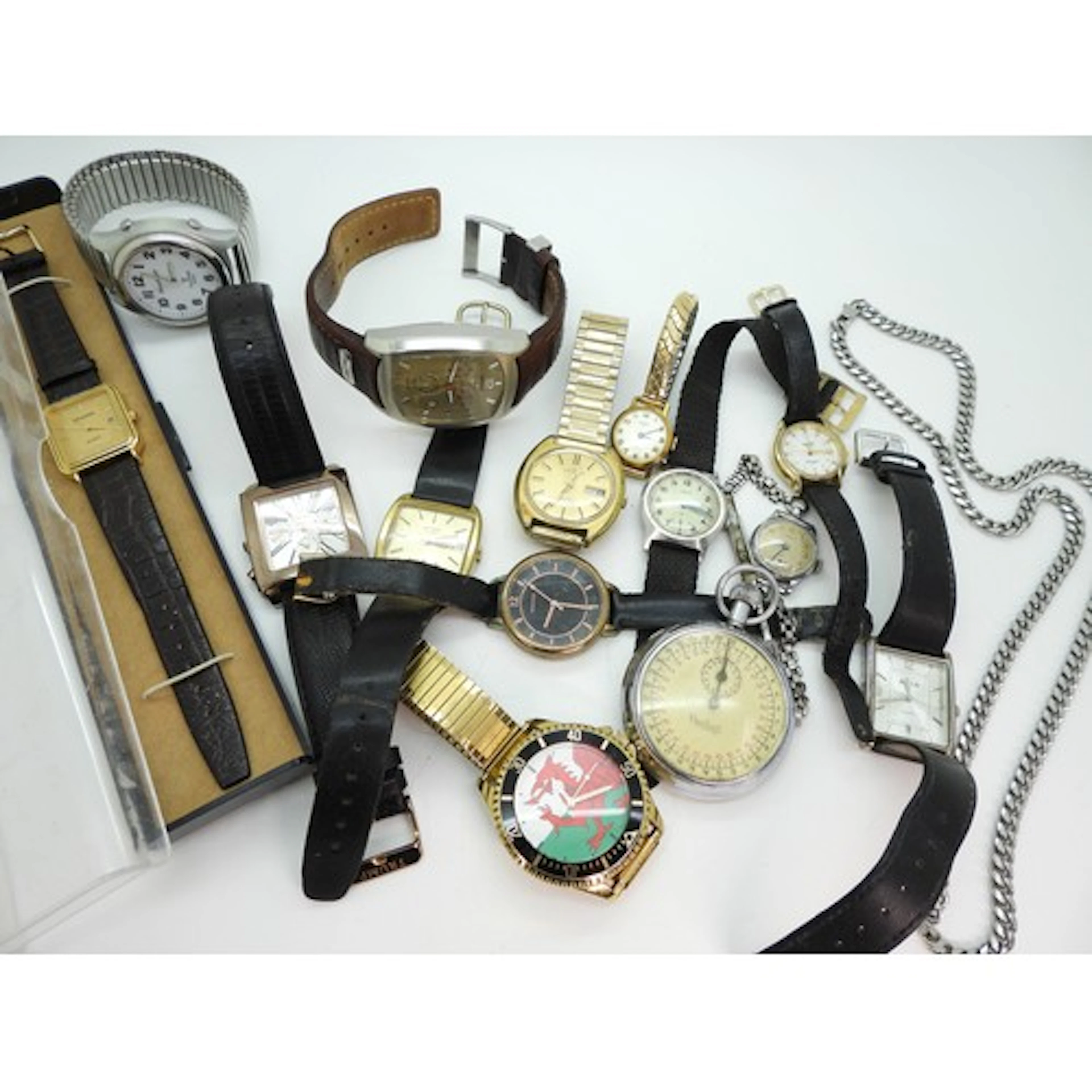 A collection of watches to include vintage items to include ...