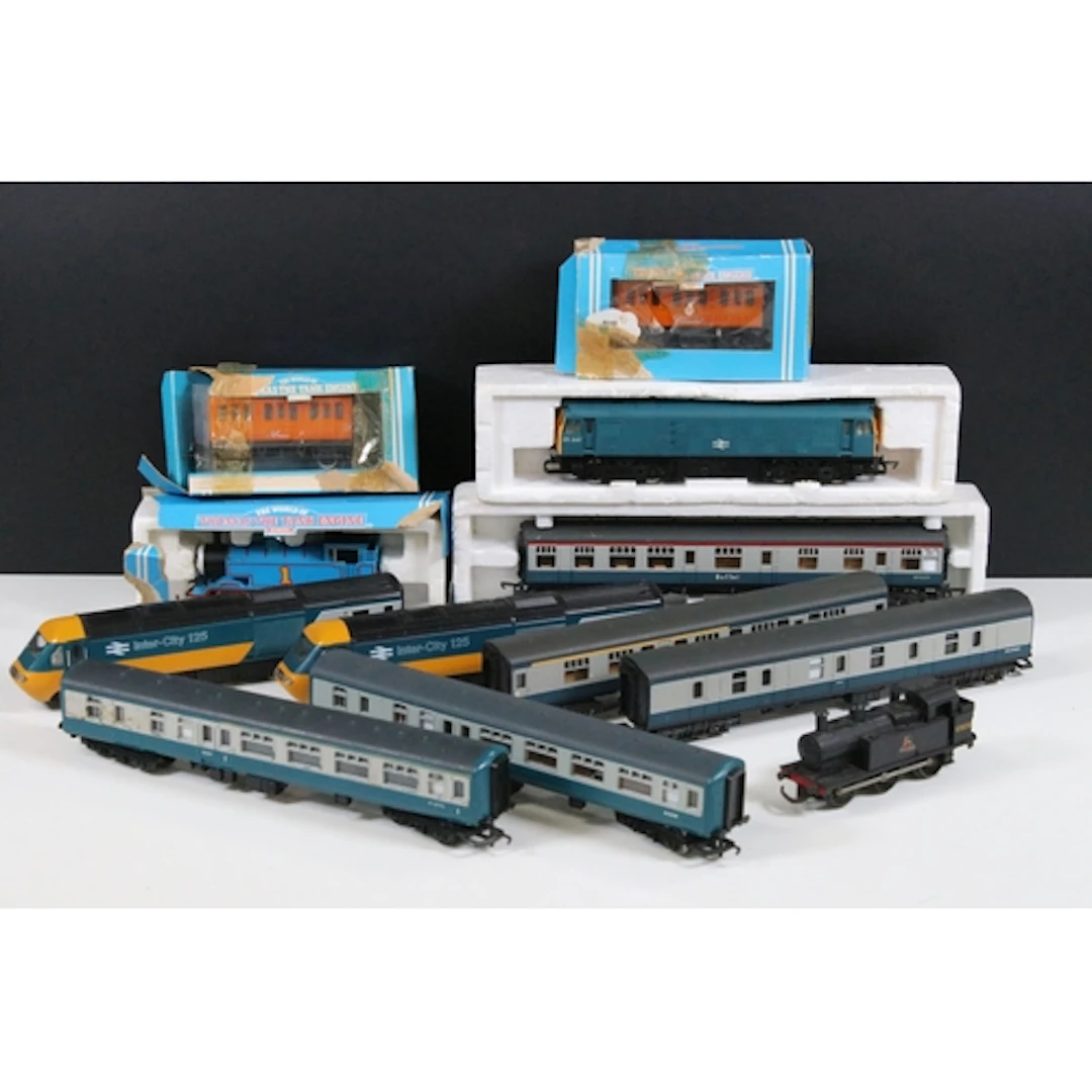 Collection of OO gauge model railway to include Hornby Thoma...
