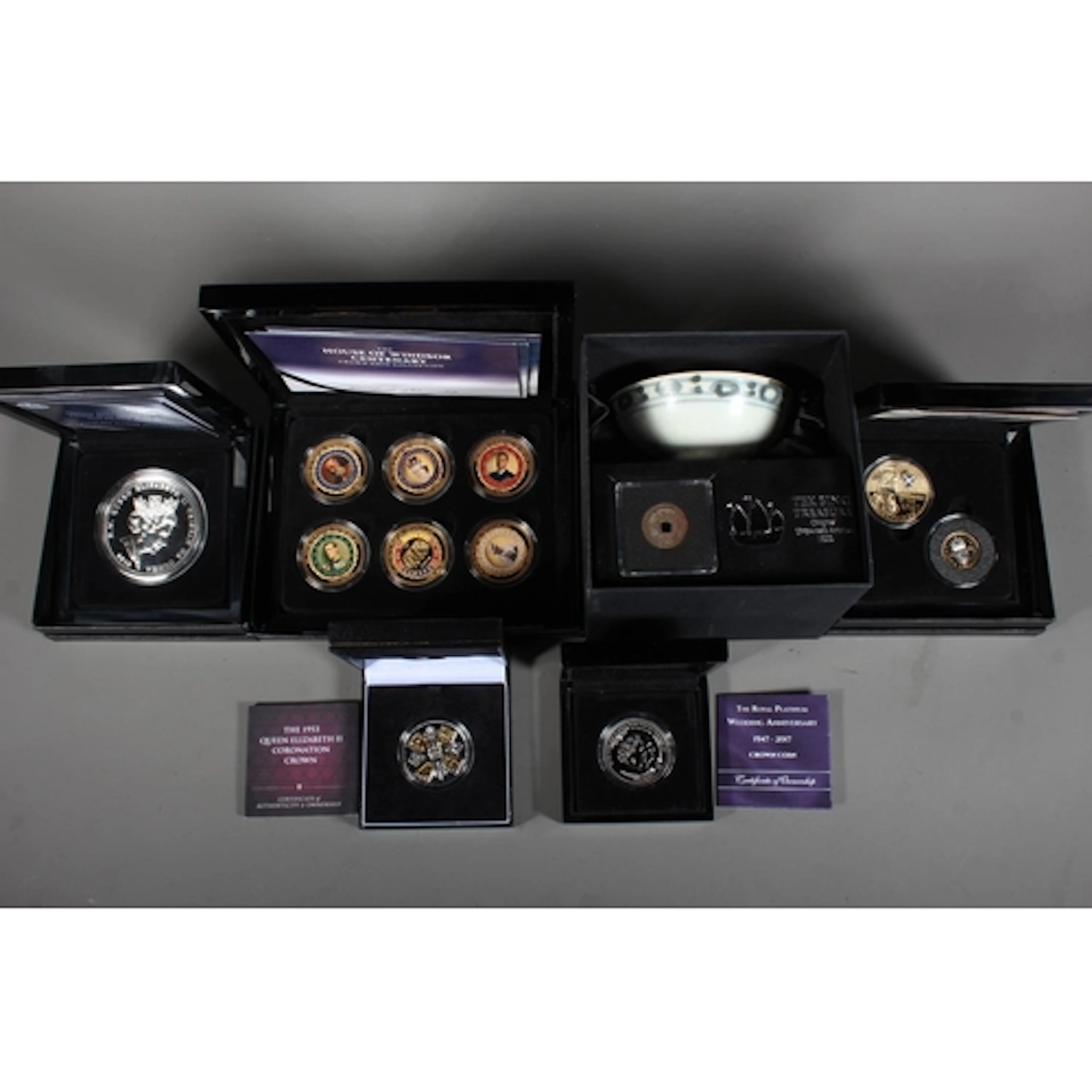 The London Mint Office 'Tek Sing Sunken Treasure Set' compri...
