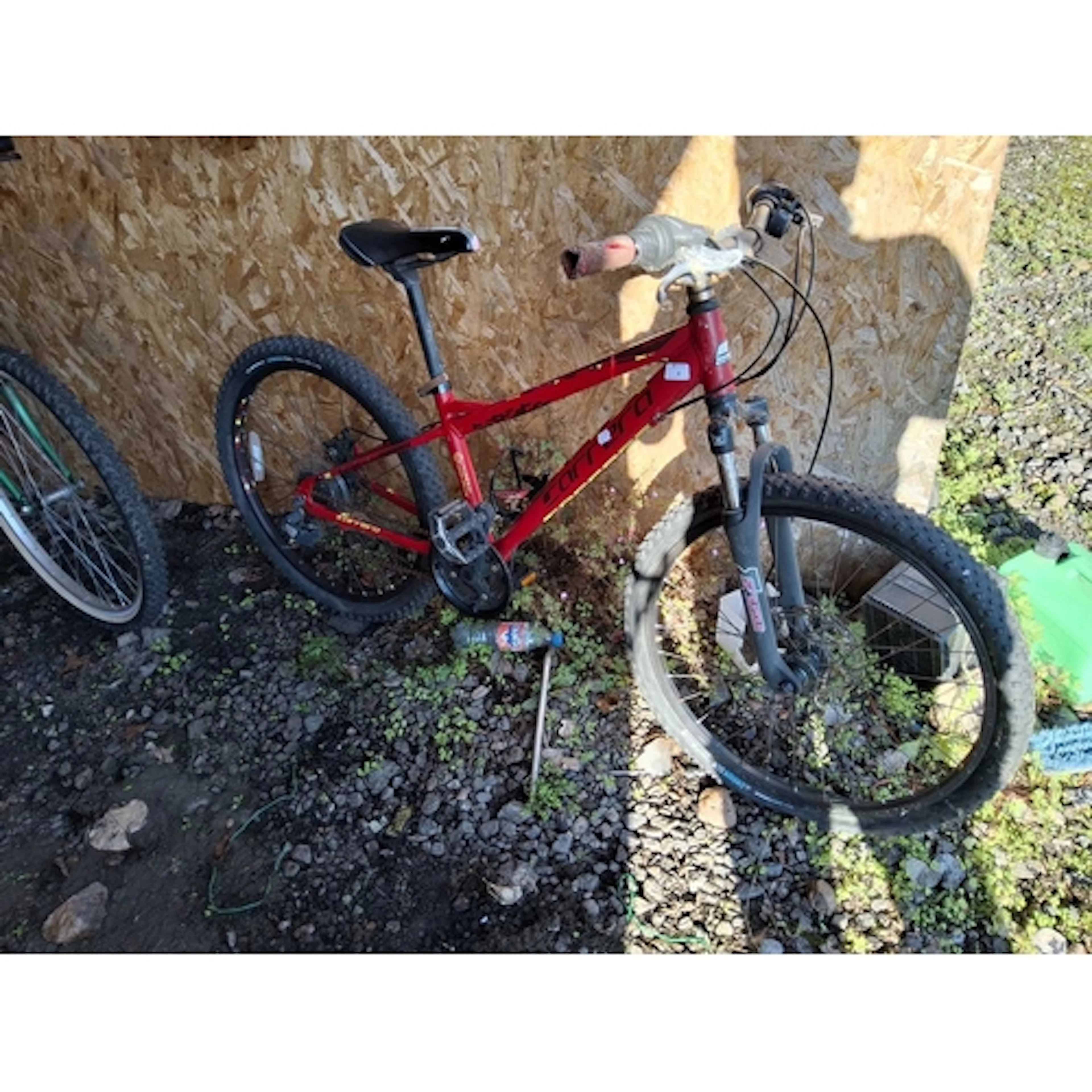 A CARRERA BLAST MOUNTAIN BIKE with front suspension, 21 spee...