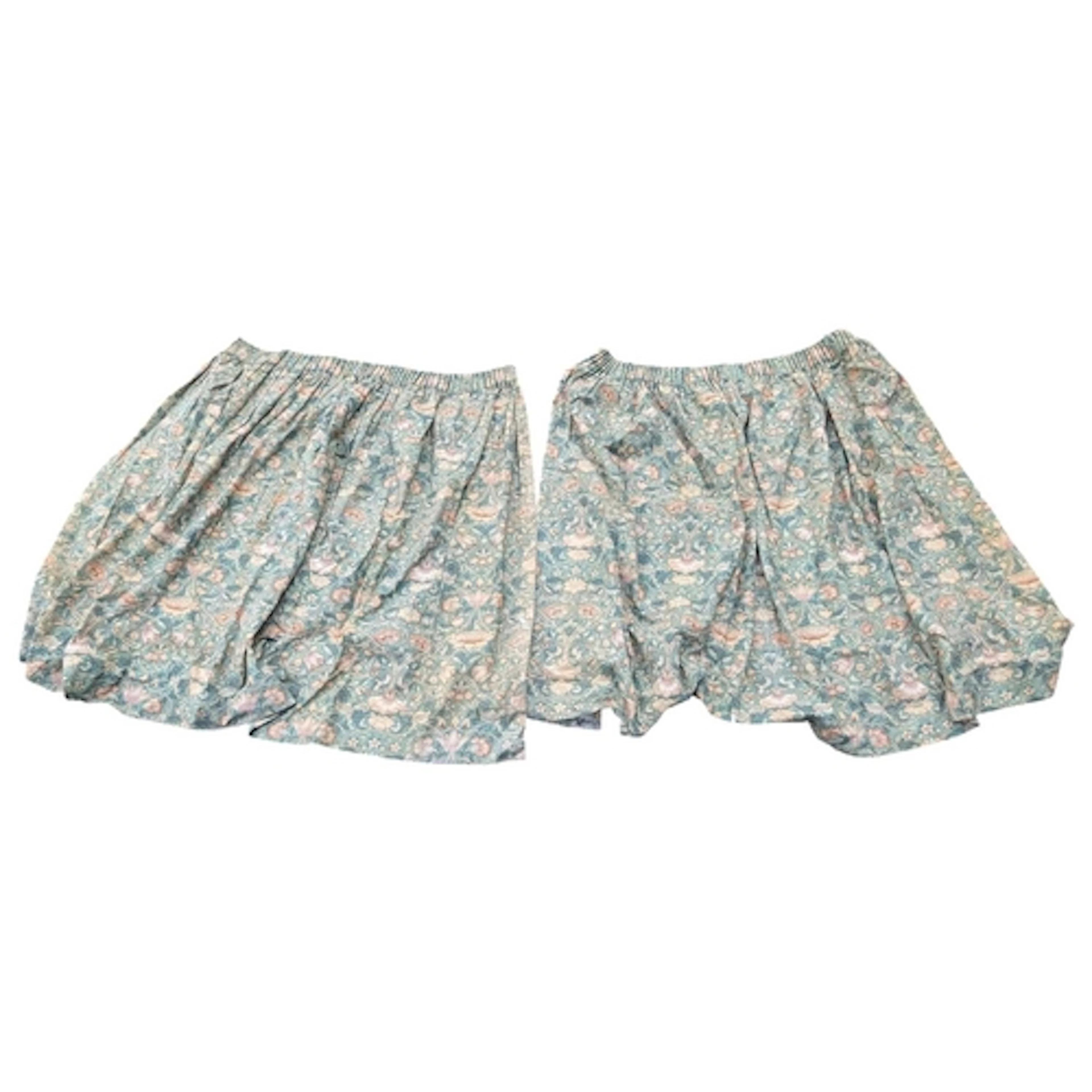 William Morris - A pair of 20th century Arts and Crafts styl...