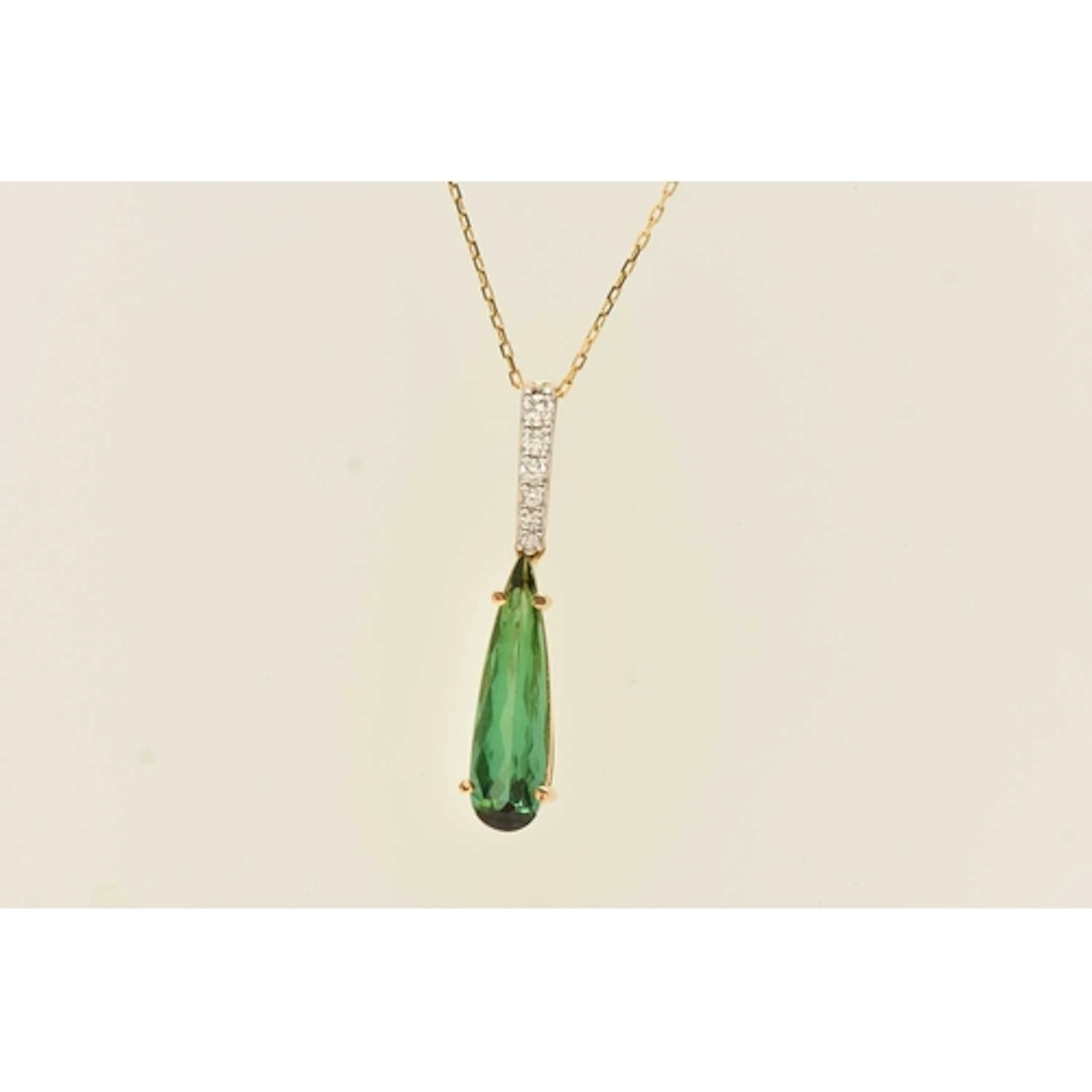AN 18CT YELLOW GOLD GEM SET PENDANT NECKLACE, an elongated p...