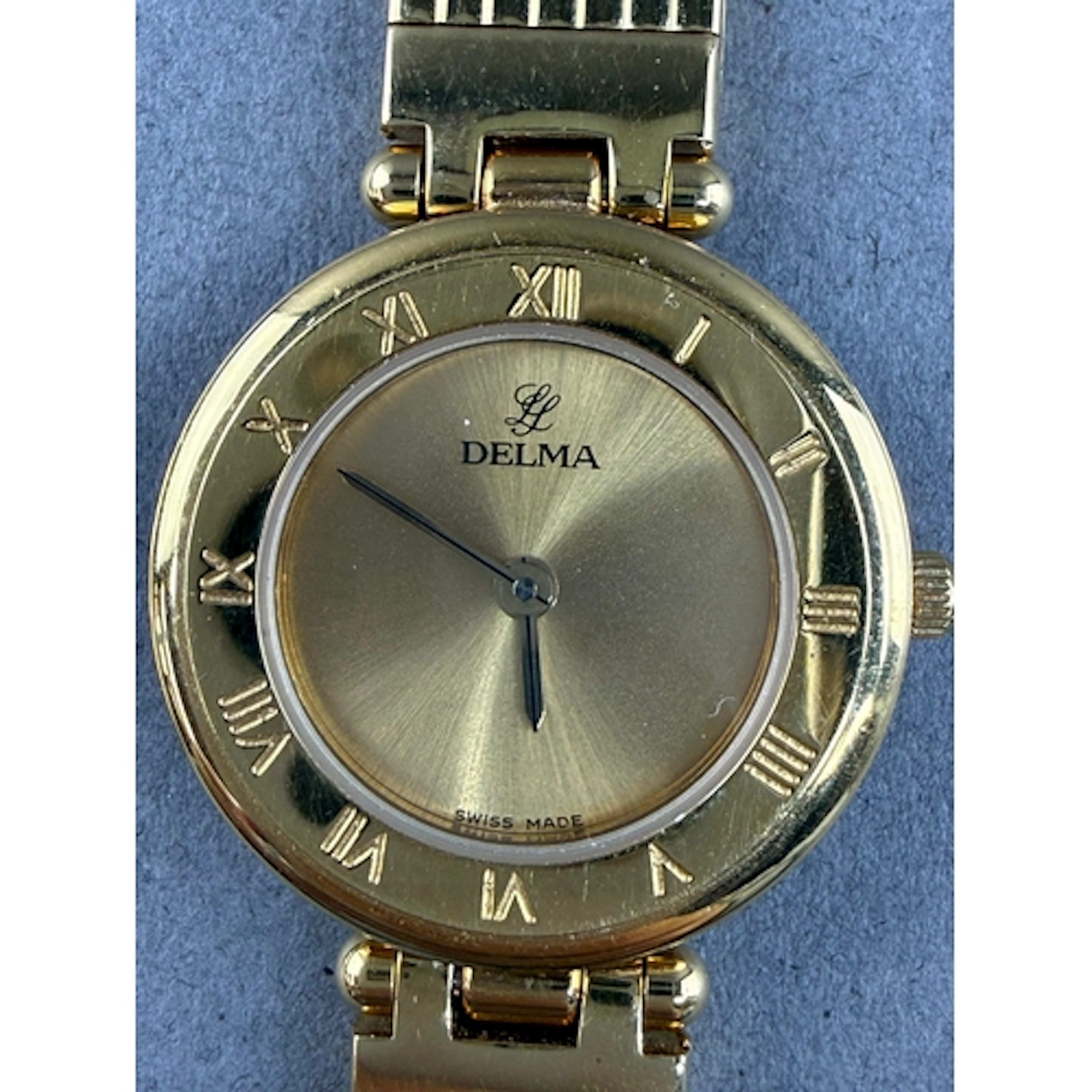 Watches: Gold plated ladies Delma wristwatch, quartz movemen...