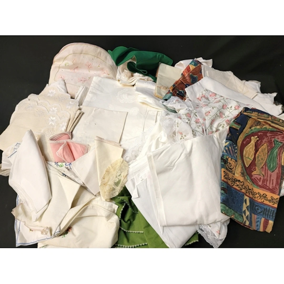 LARGE SELECTION OF LACE AND LINEN including embroidered ite...