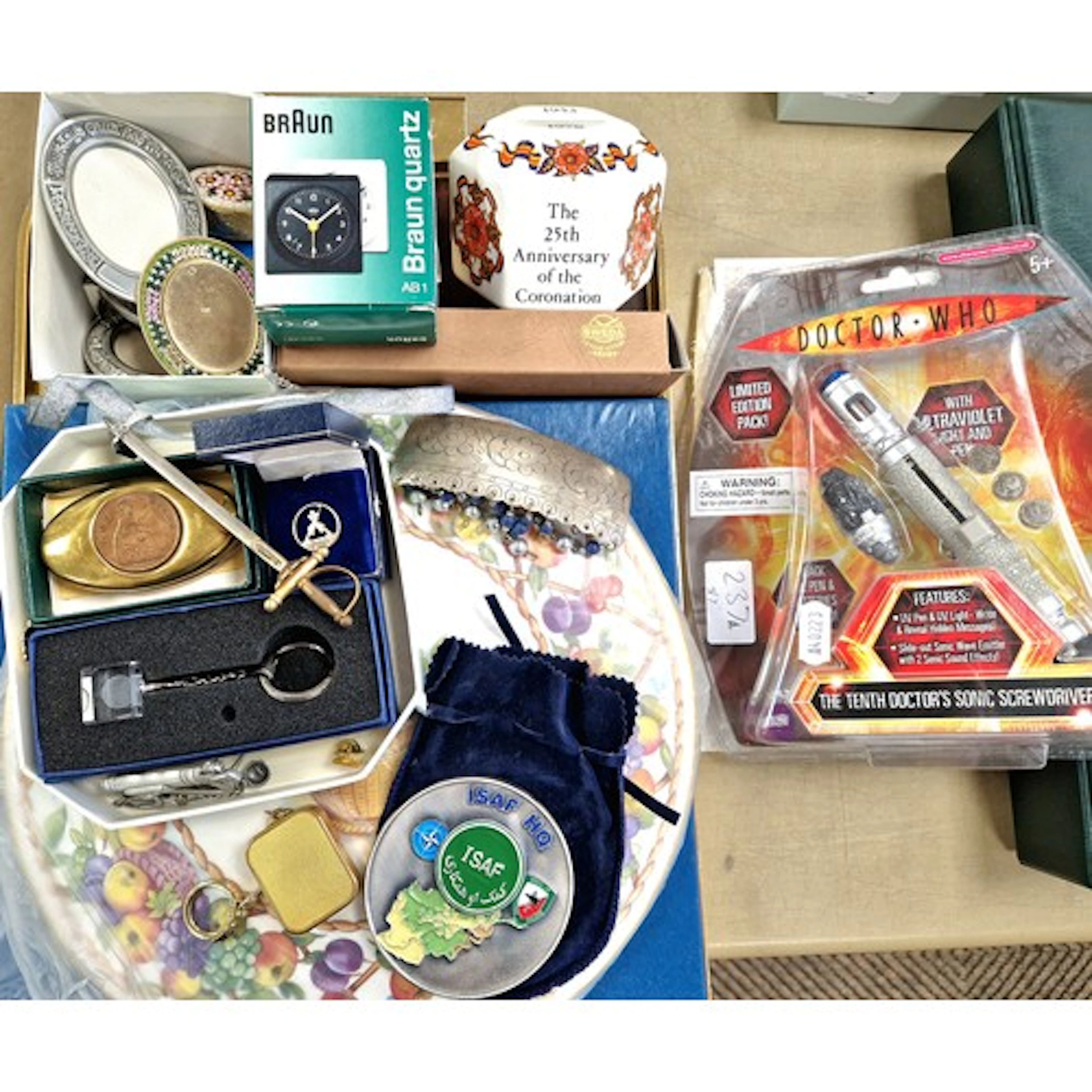 Miscellaneous items to include golf memorabilia, silver Prin...
