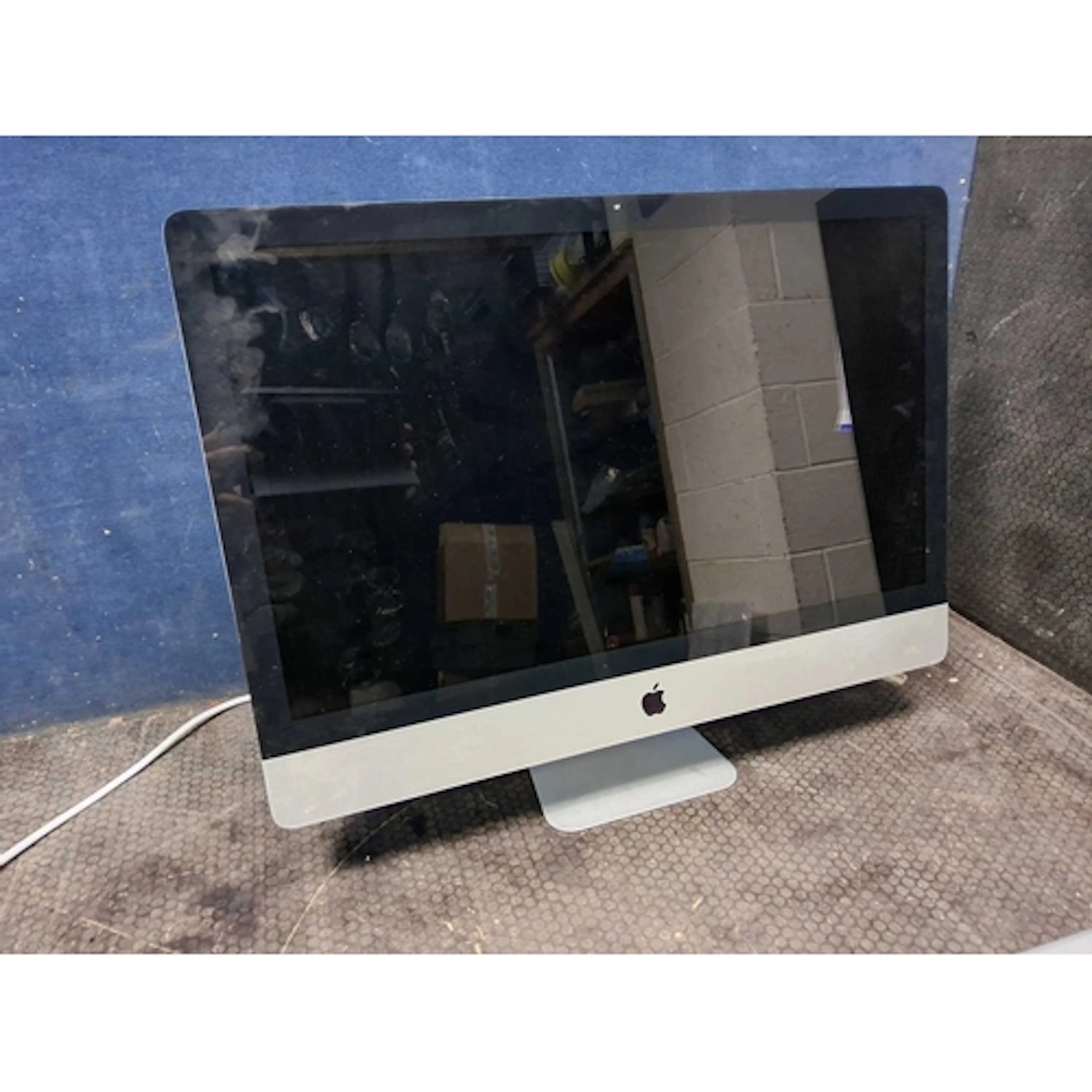 AN APPLE iMAC A1312 COMPUTER stamped EMC No 2492, Serial No ...