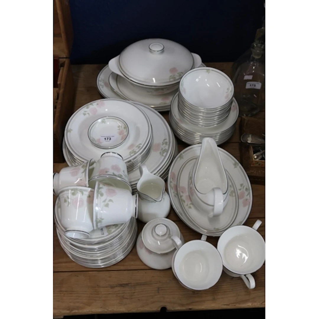 Royal Doulton Twilight Rose dinner set to include plates, bo...