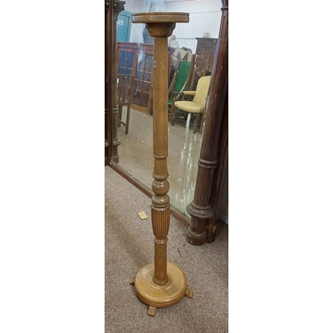 OAK TORCHERE WITH TURNED & FLUTED COLUMN ON CIRCULAR BASE WI...